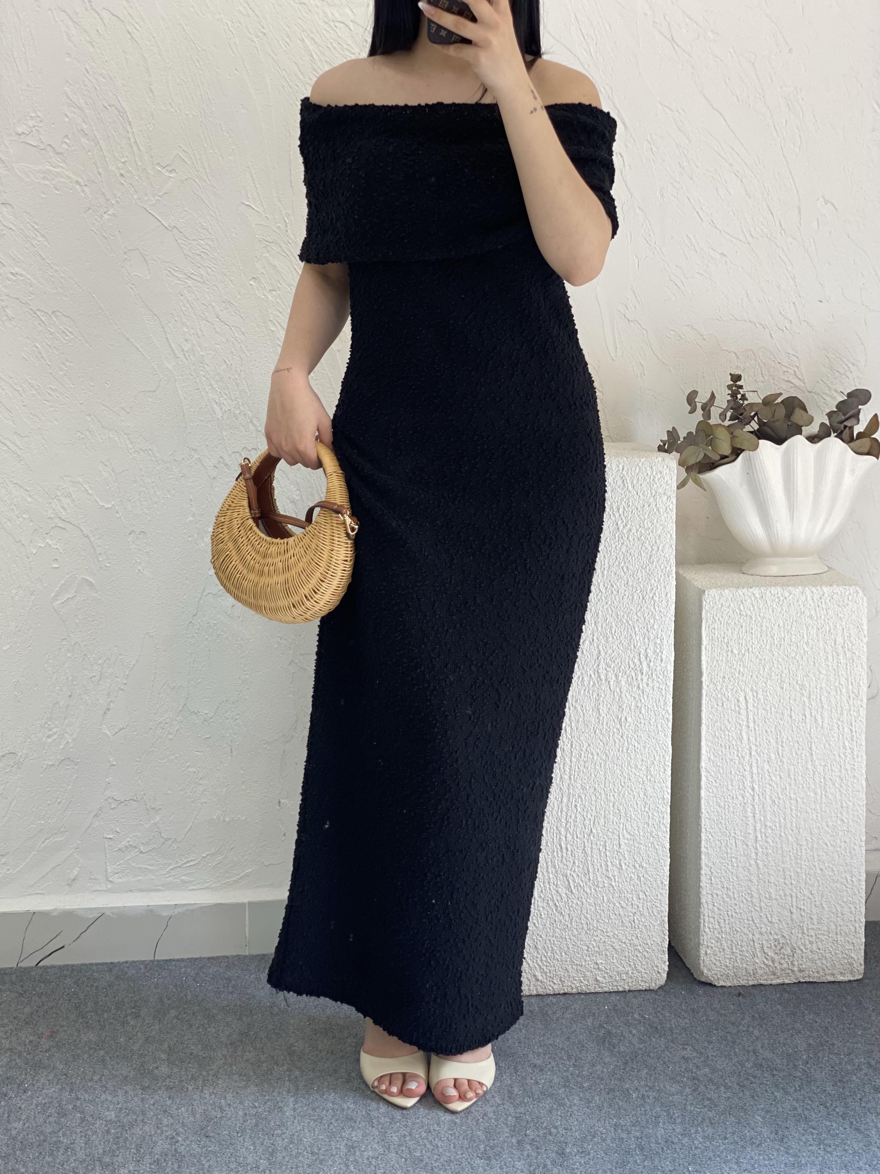 Siyah Madonna Yaka Triko Elbise