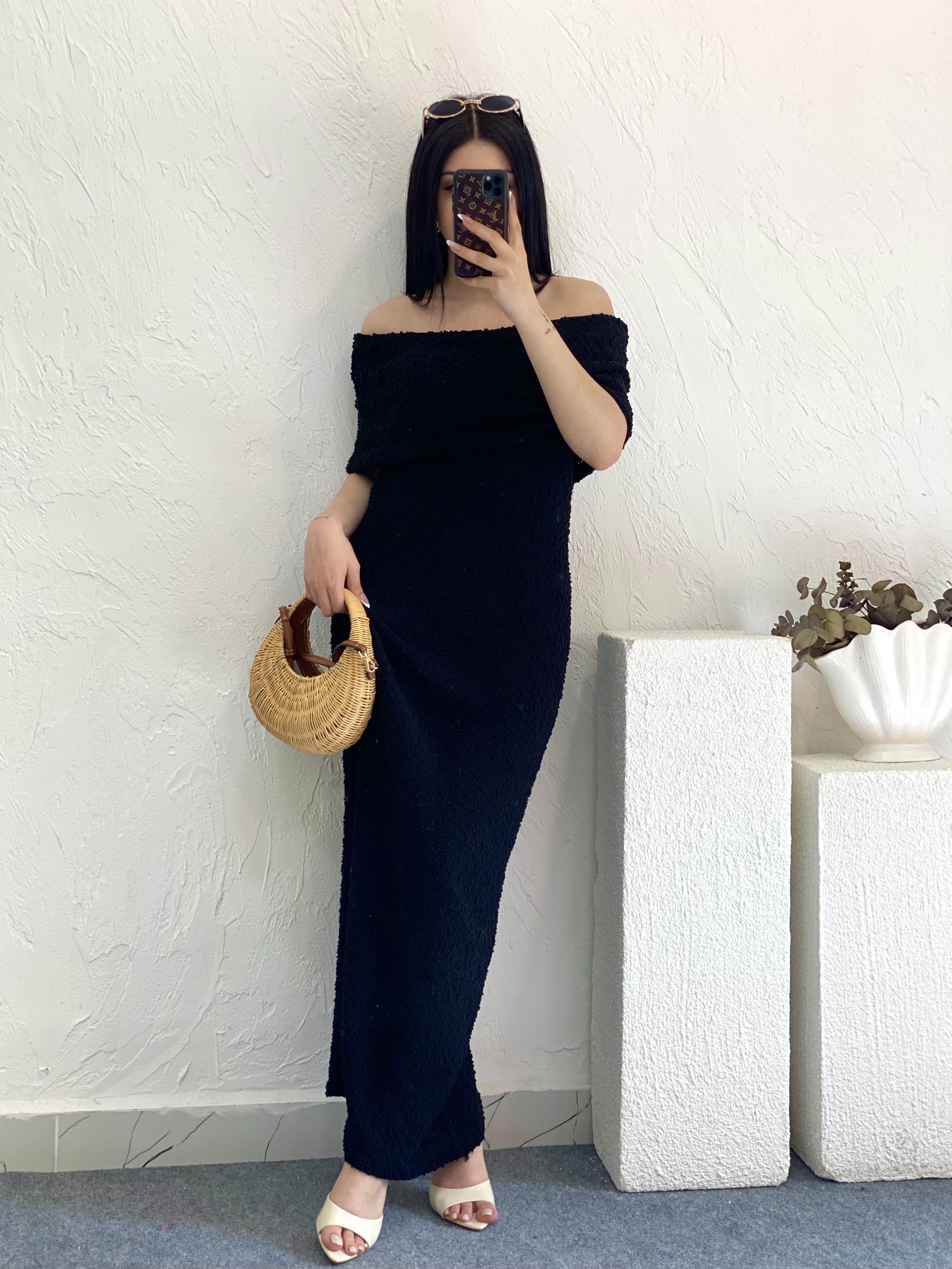 Siyah Madonna Yaka Triko Elbise