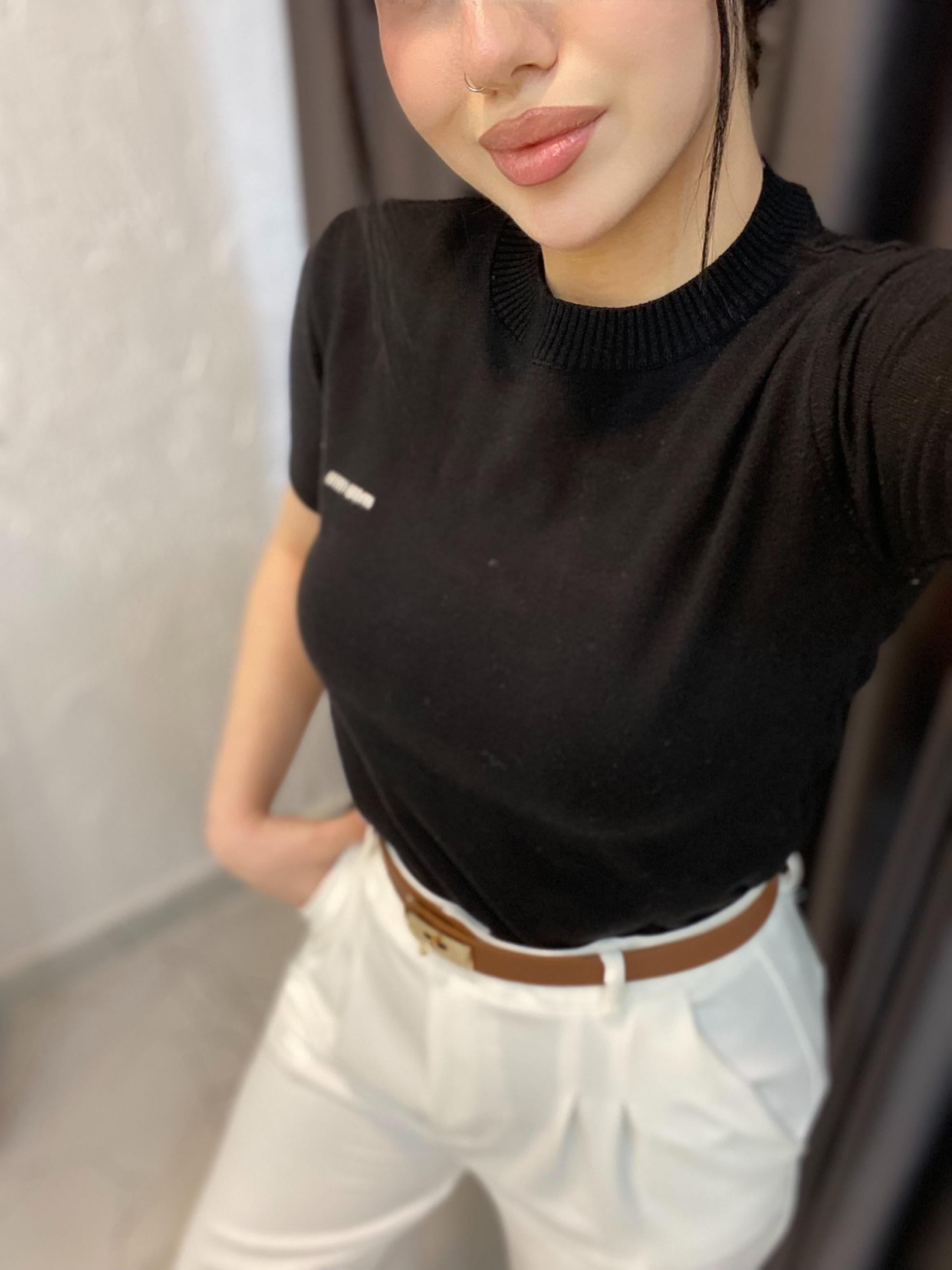 Siyah Yazılı Model Triko 