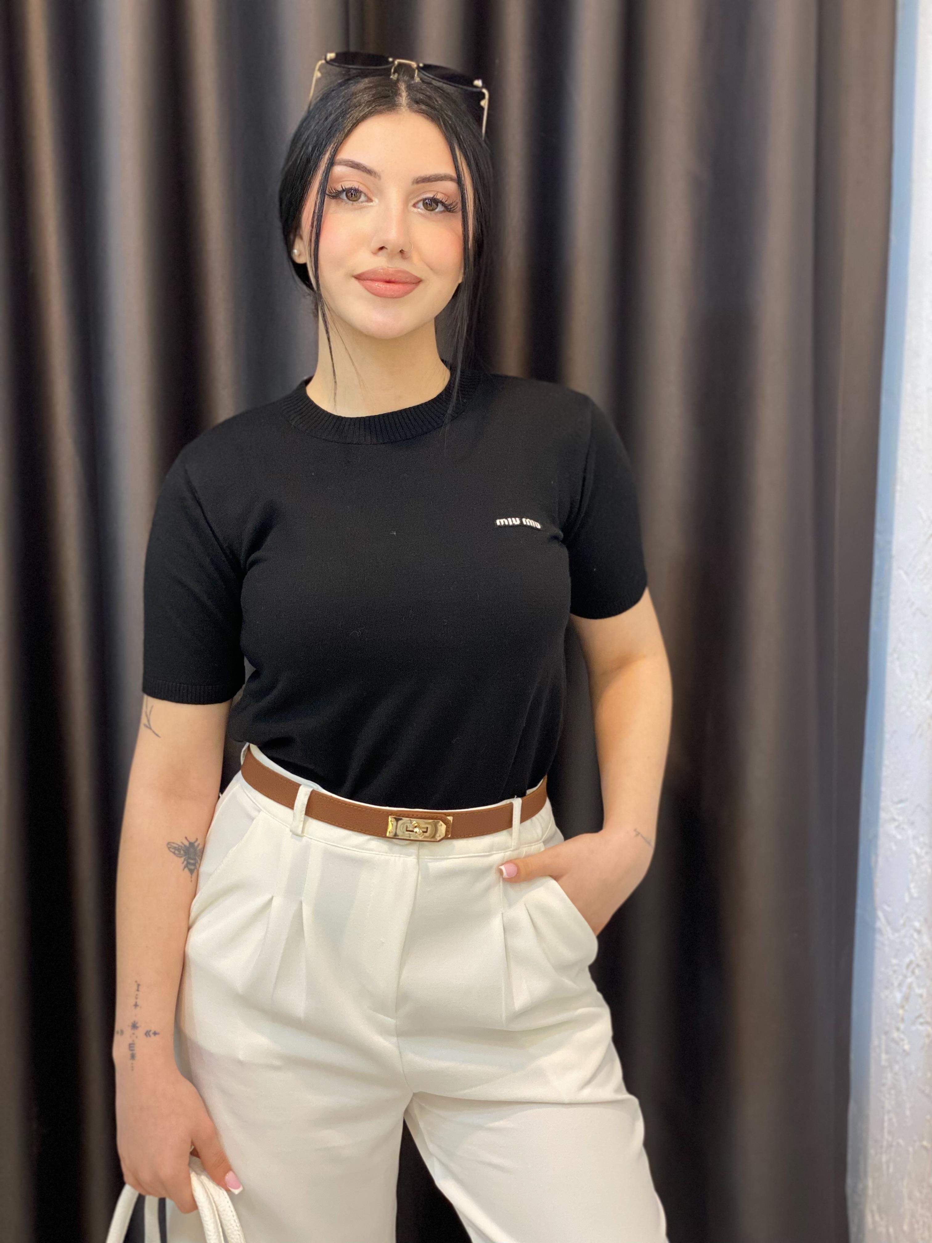 Siyah Yazılı Model Triko 