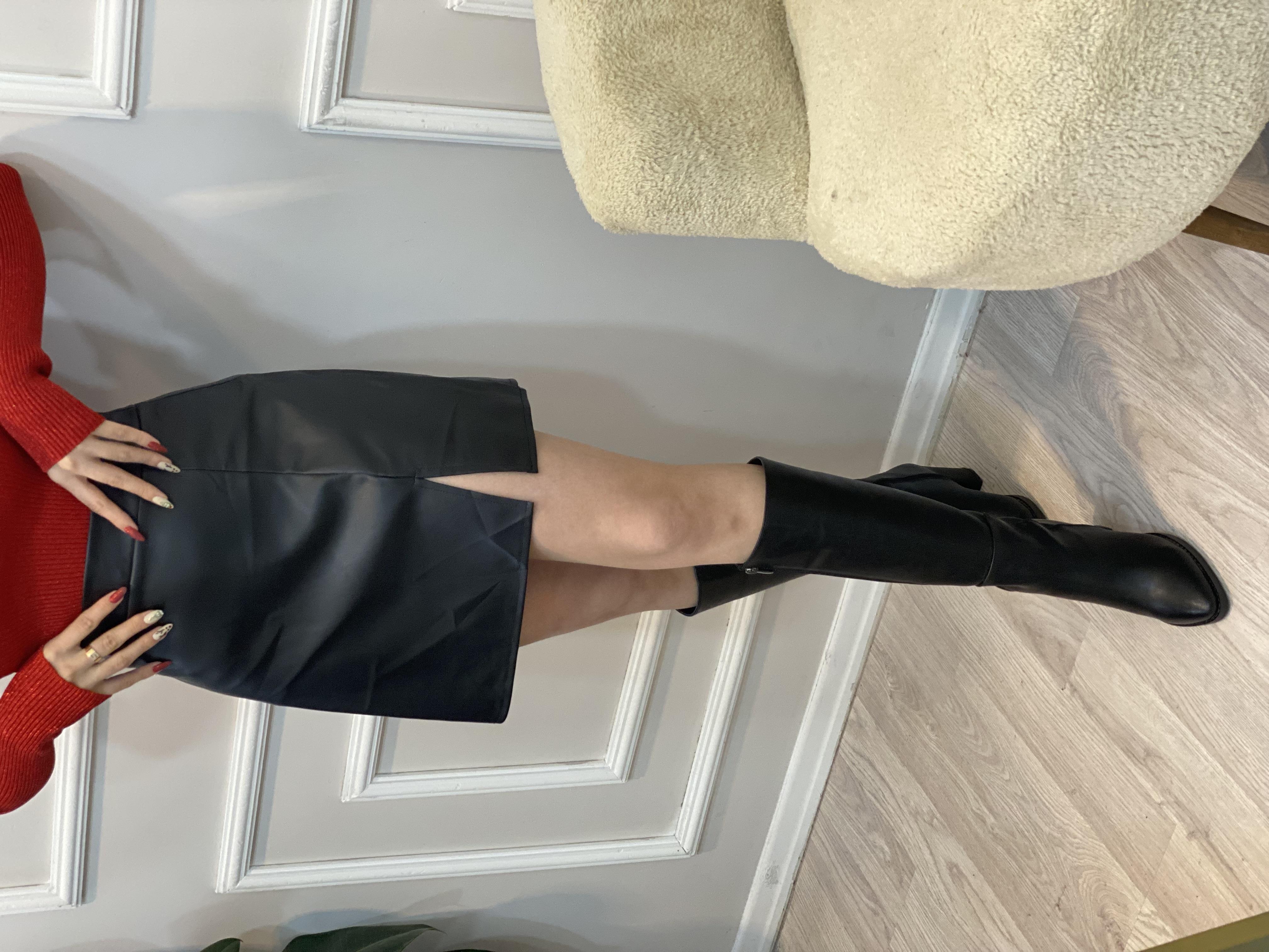 Siyah Mini Yırtmaç Detaylı Deri Etek