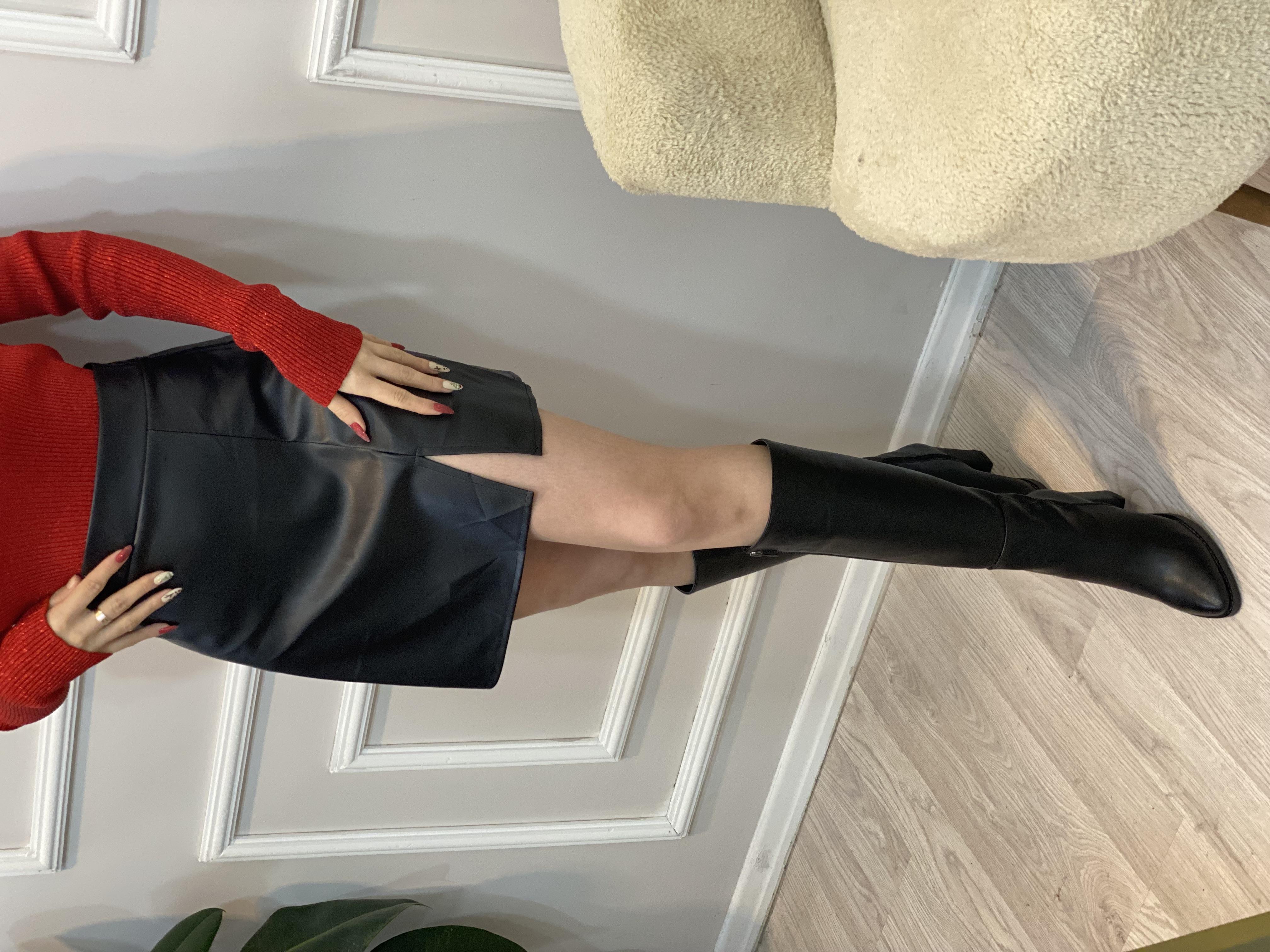 Siyah Mini Yırtmaç Detaylı Deri Etek