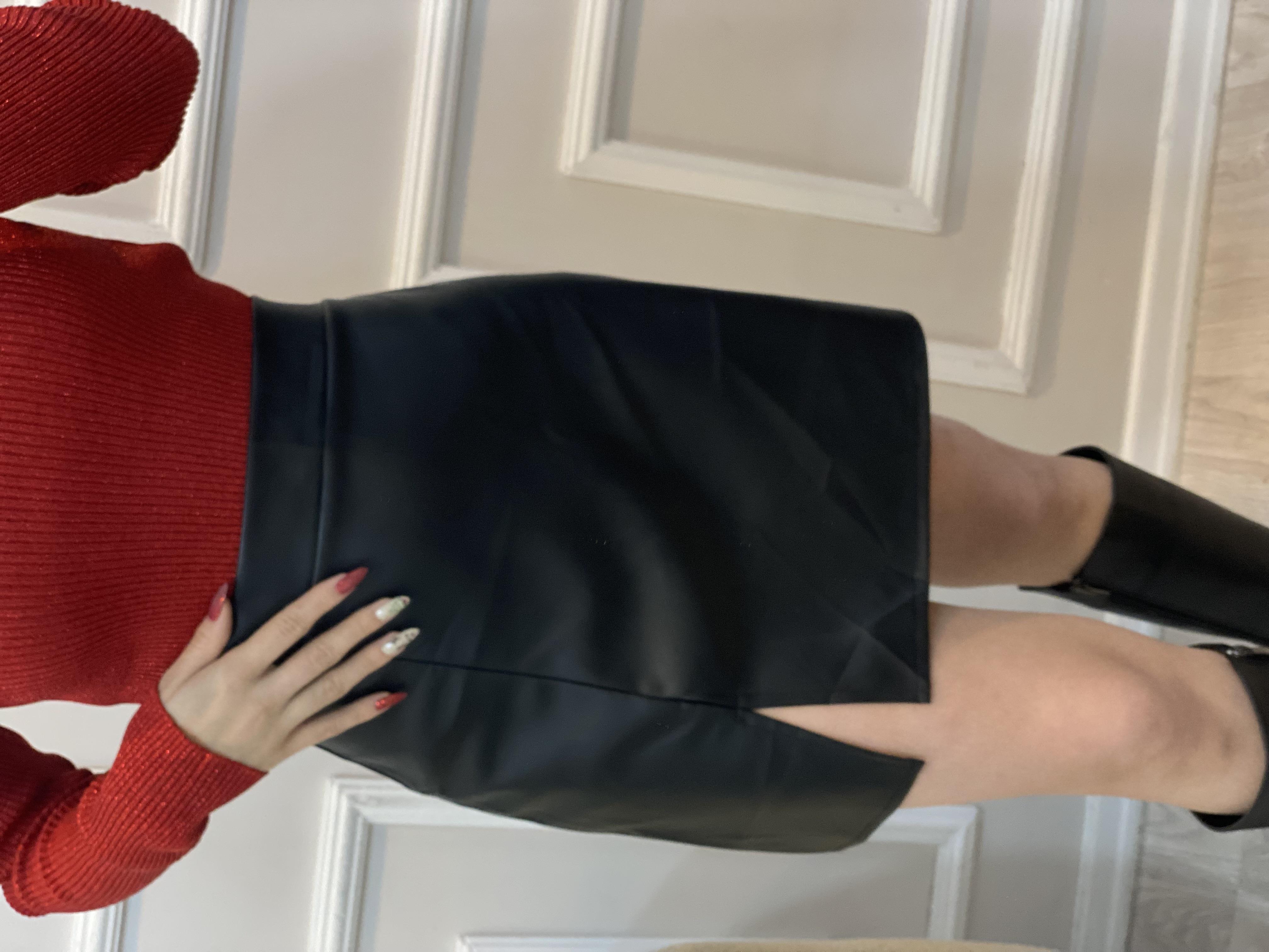 Siyah Mini Yırtmaç Detaylı Deri Etek