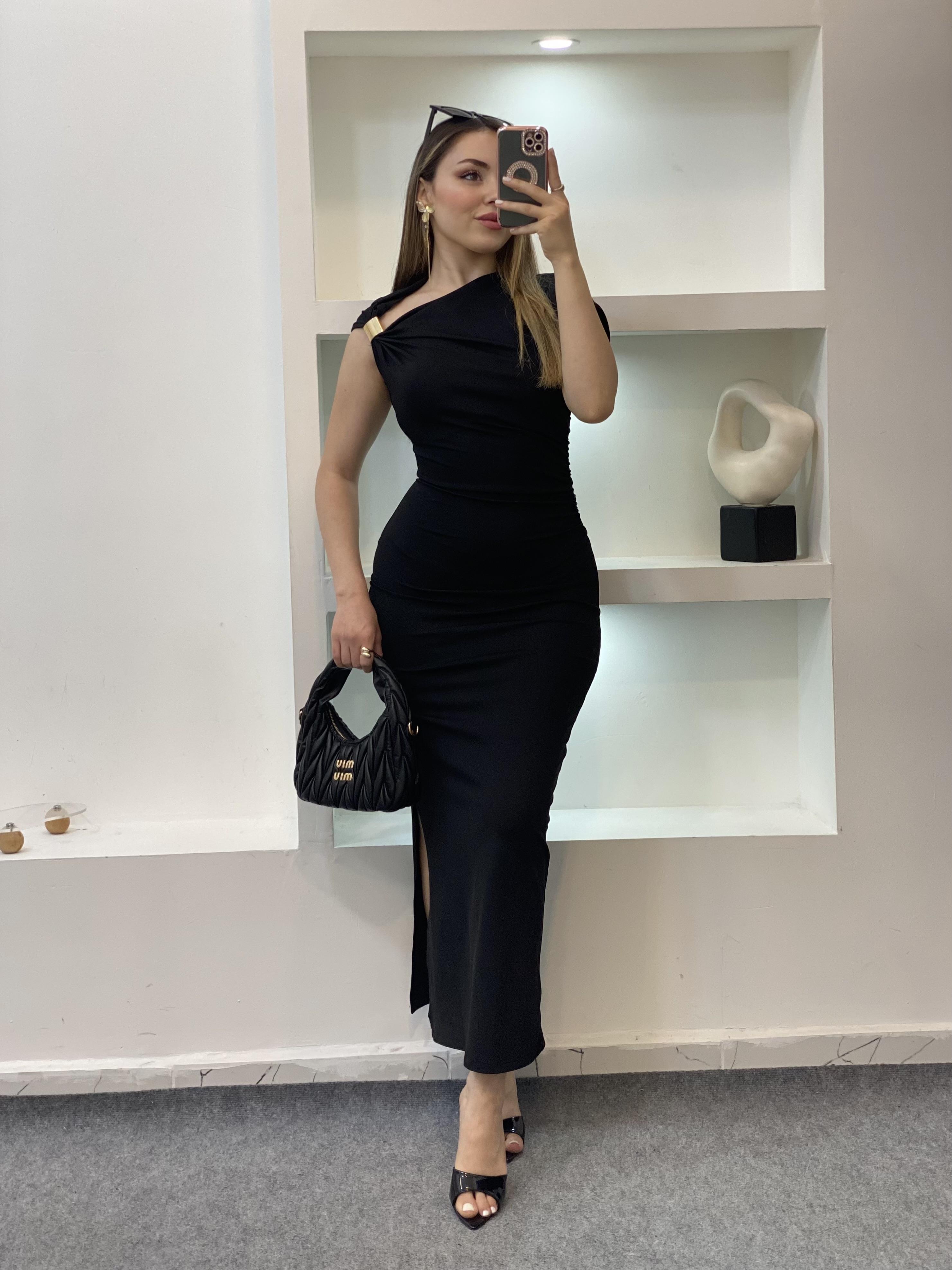 Siyah Omuz Gold Tokalı Elbise