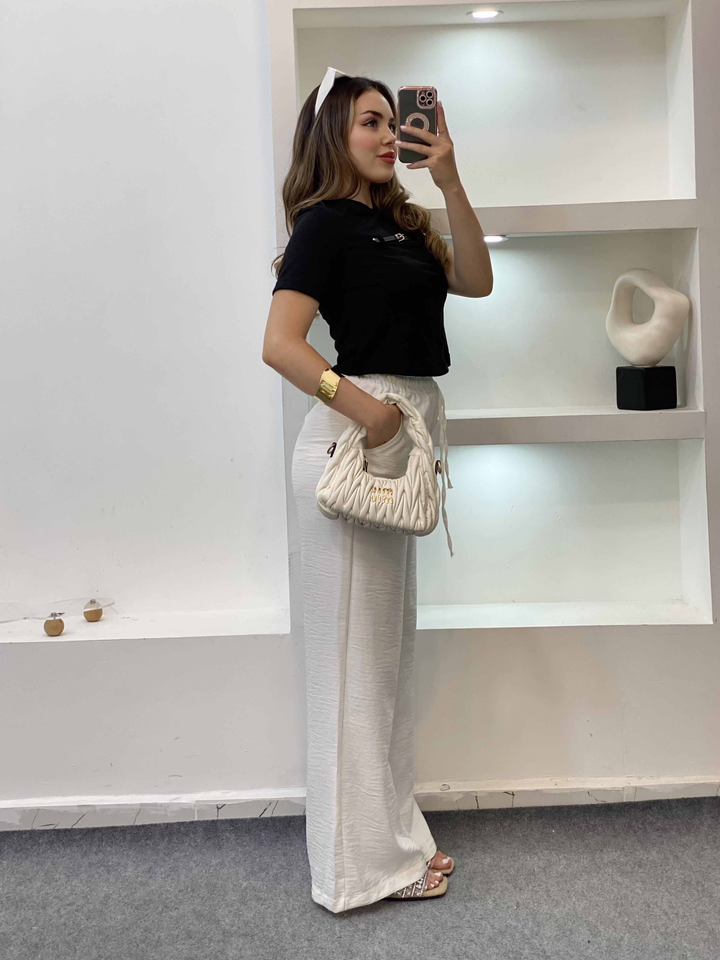 Siyah Önü Aksesuarlı Tshirt