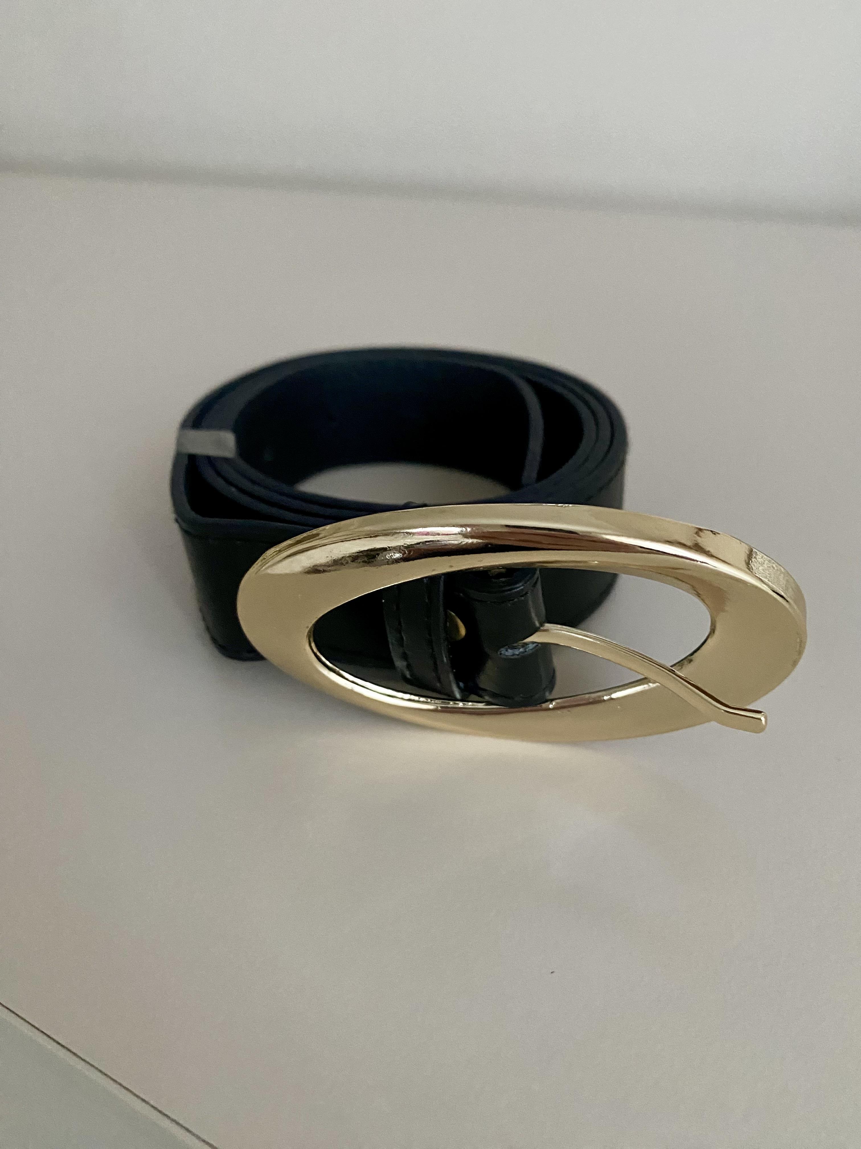 Siyah Oval Gold Tokalı Deri Kemer