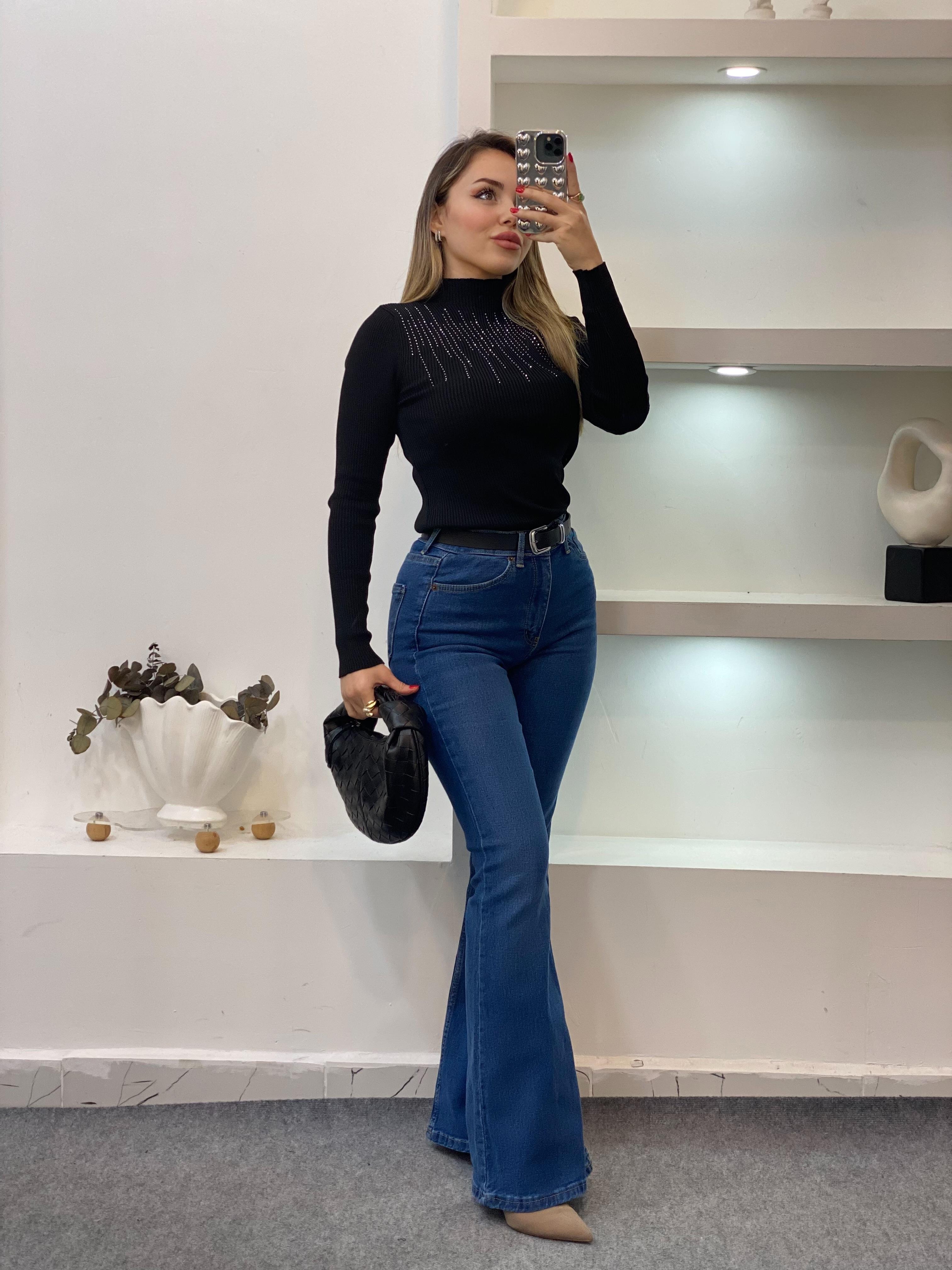 Siyah Parıltılı Taşlı Boğazlı Triko Bluz