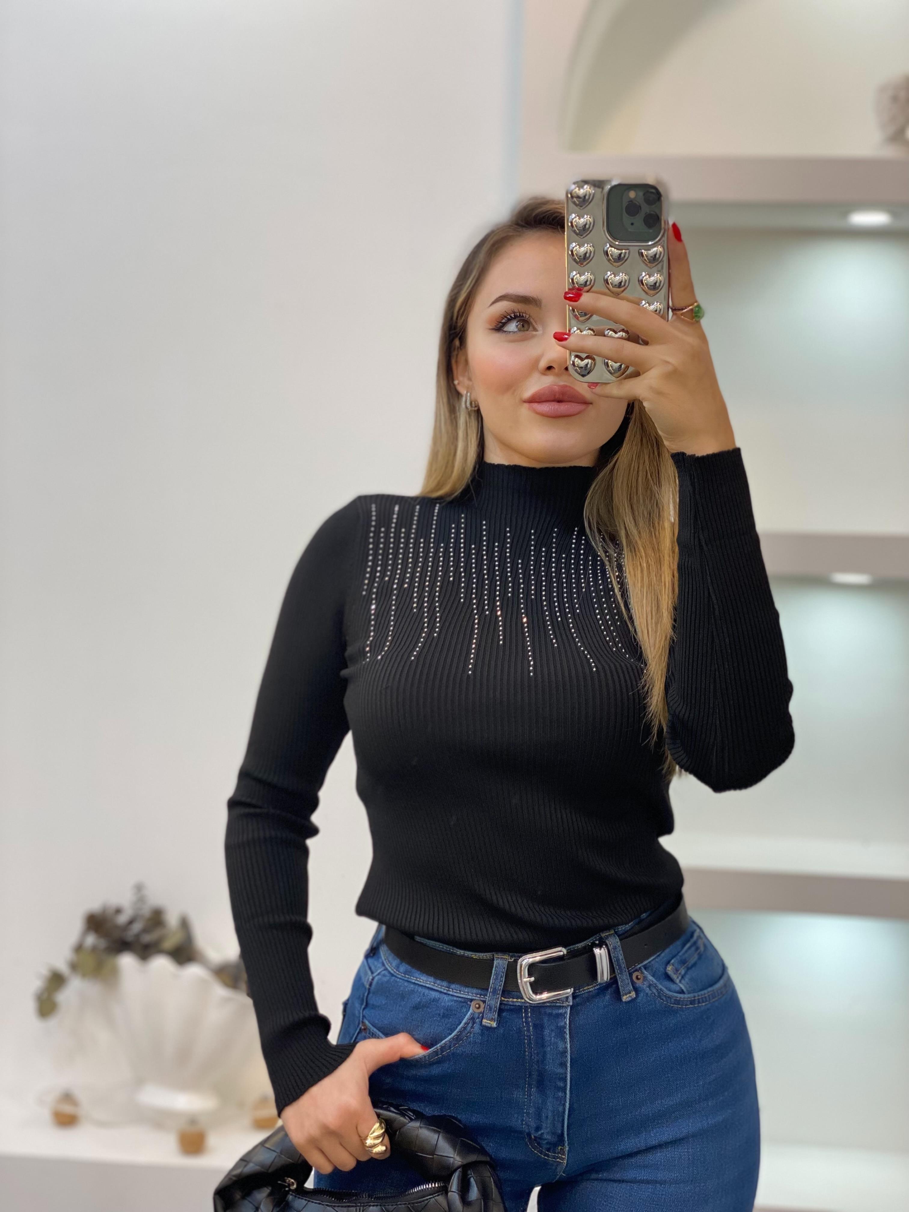 Siyah Parıltılı Taşlı Boğazlı Triko Bluz