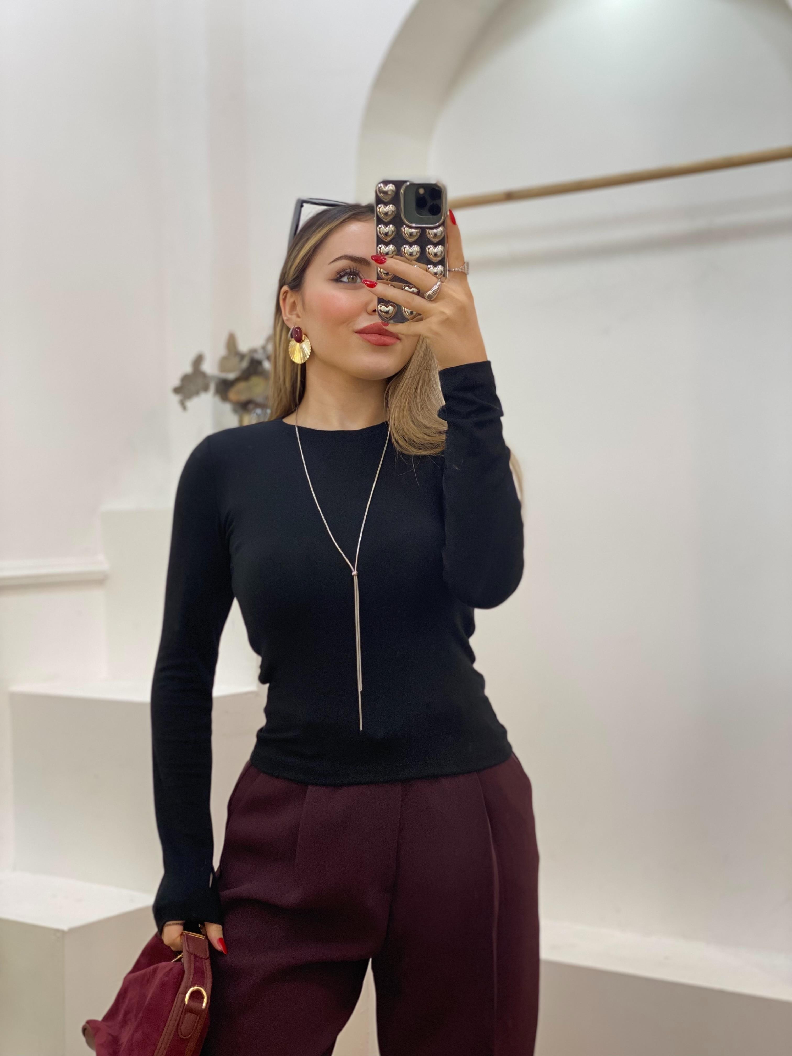 Siyah Parmak Geçirmeli Model Modal Kumaş Basic Bluz