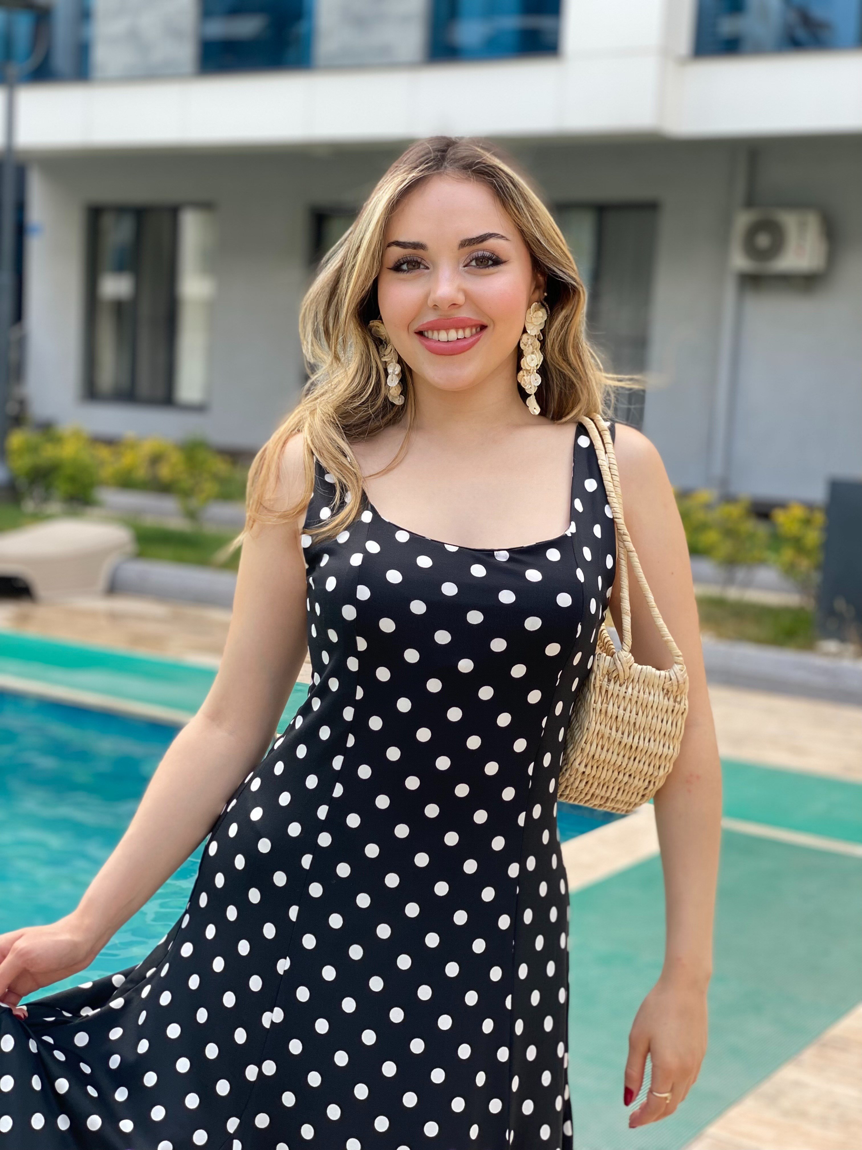Siyah Piliseli Model Puantiye Desenli Likralı Scuba Elbise