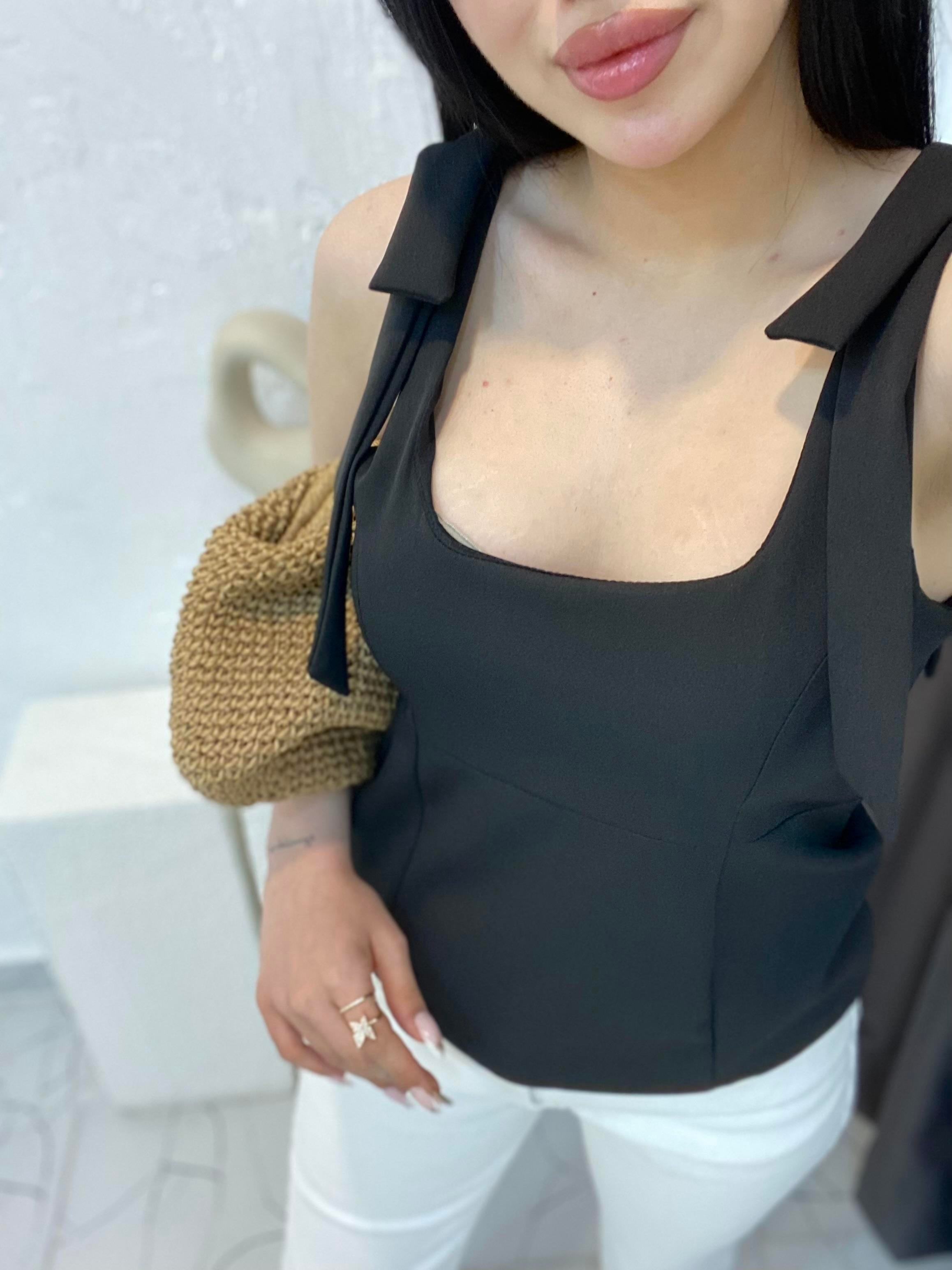 Siyah Premium Kalite Omuz Fiyonk Detaylı Bluz