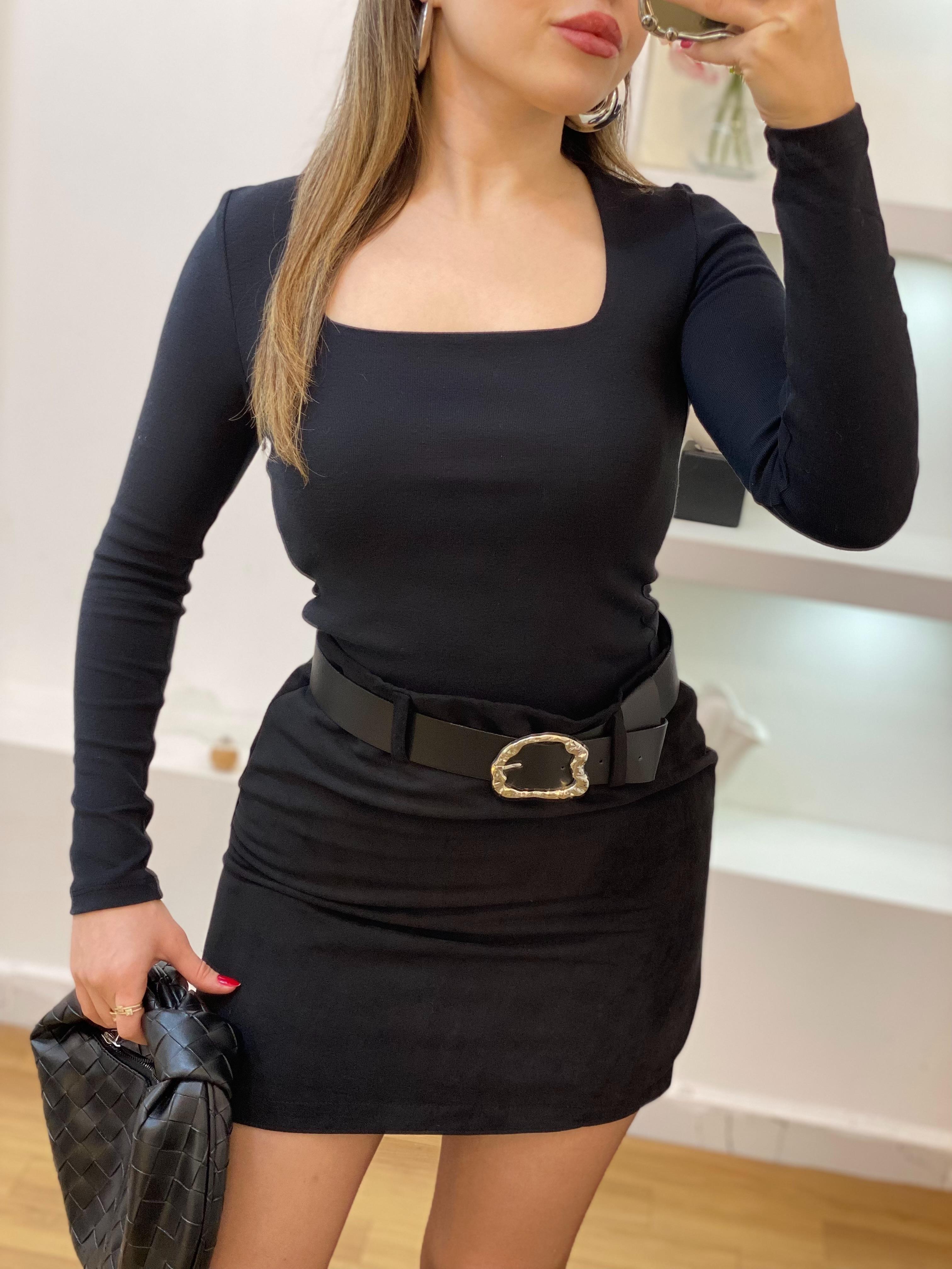 Siyah Sandık Yaka Basic Bluz