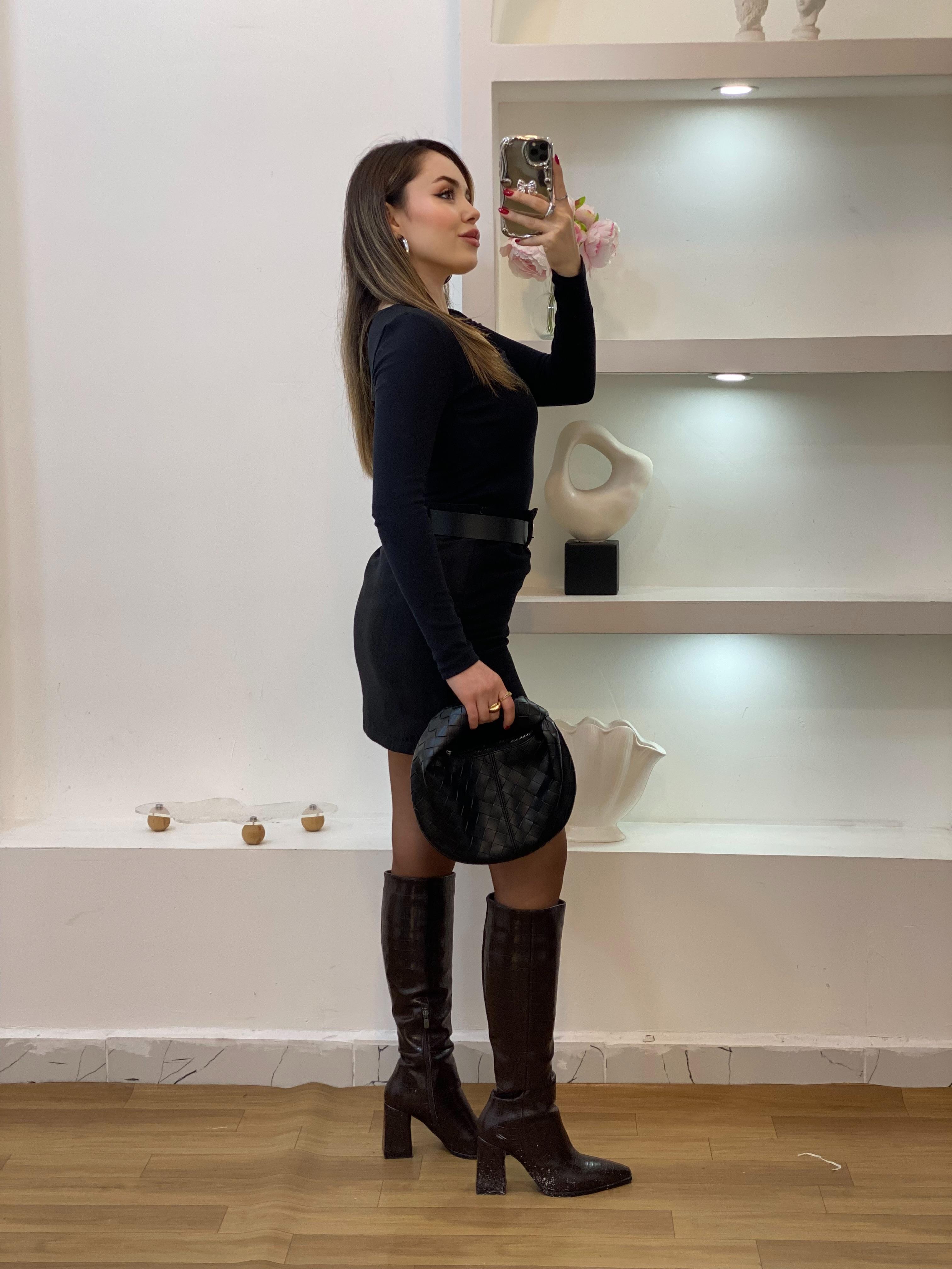 Siyah Sandık Yaka Basic Bluz