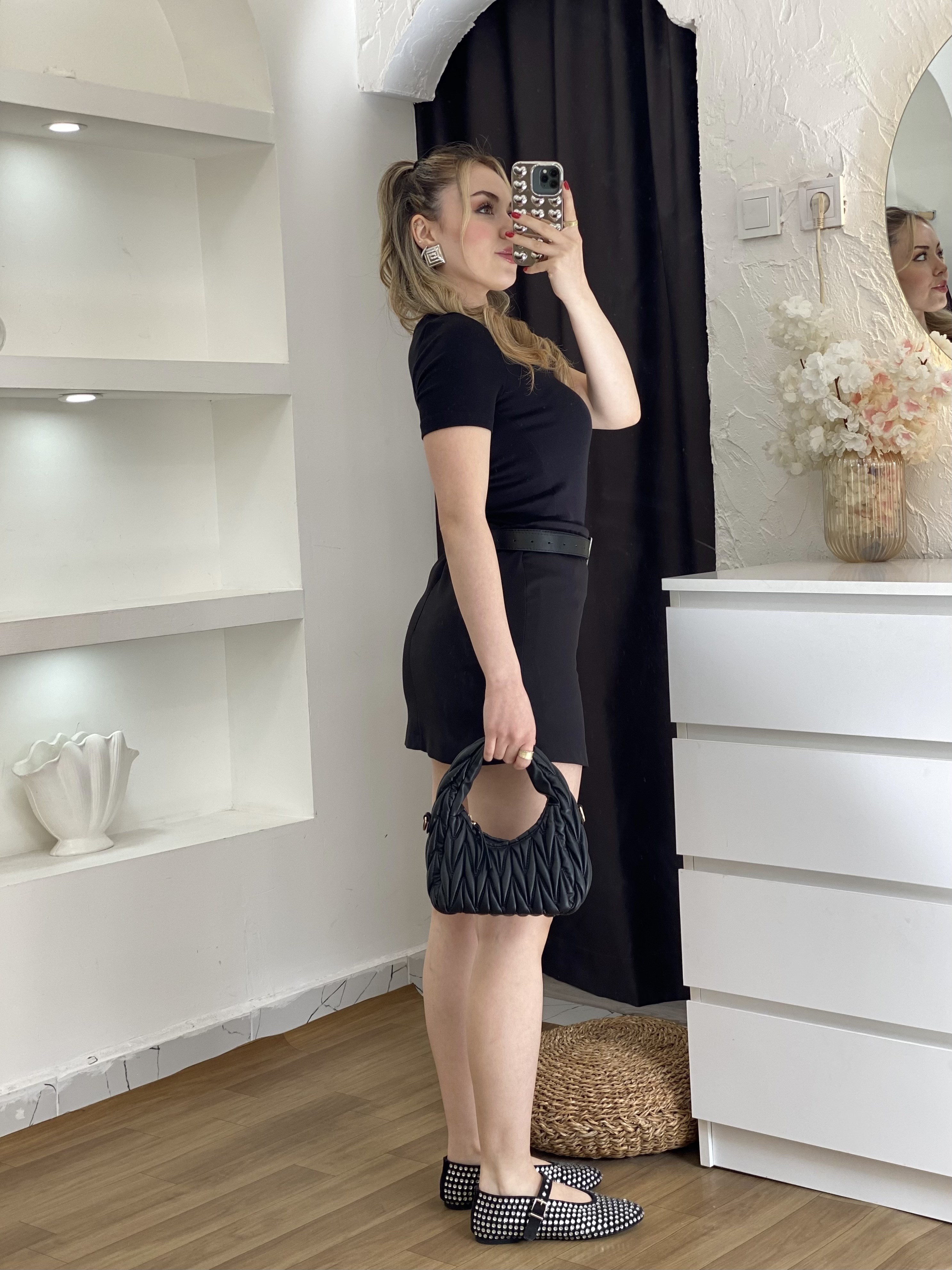 Siyah Sandık Yaka Kısa Kol Basic Bluz