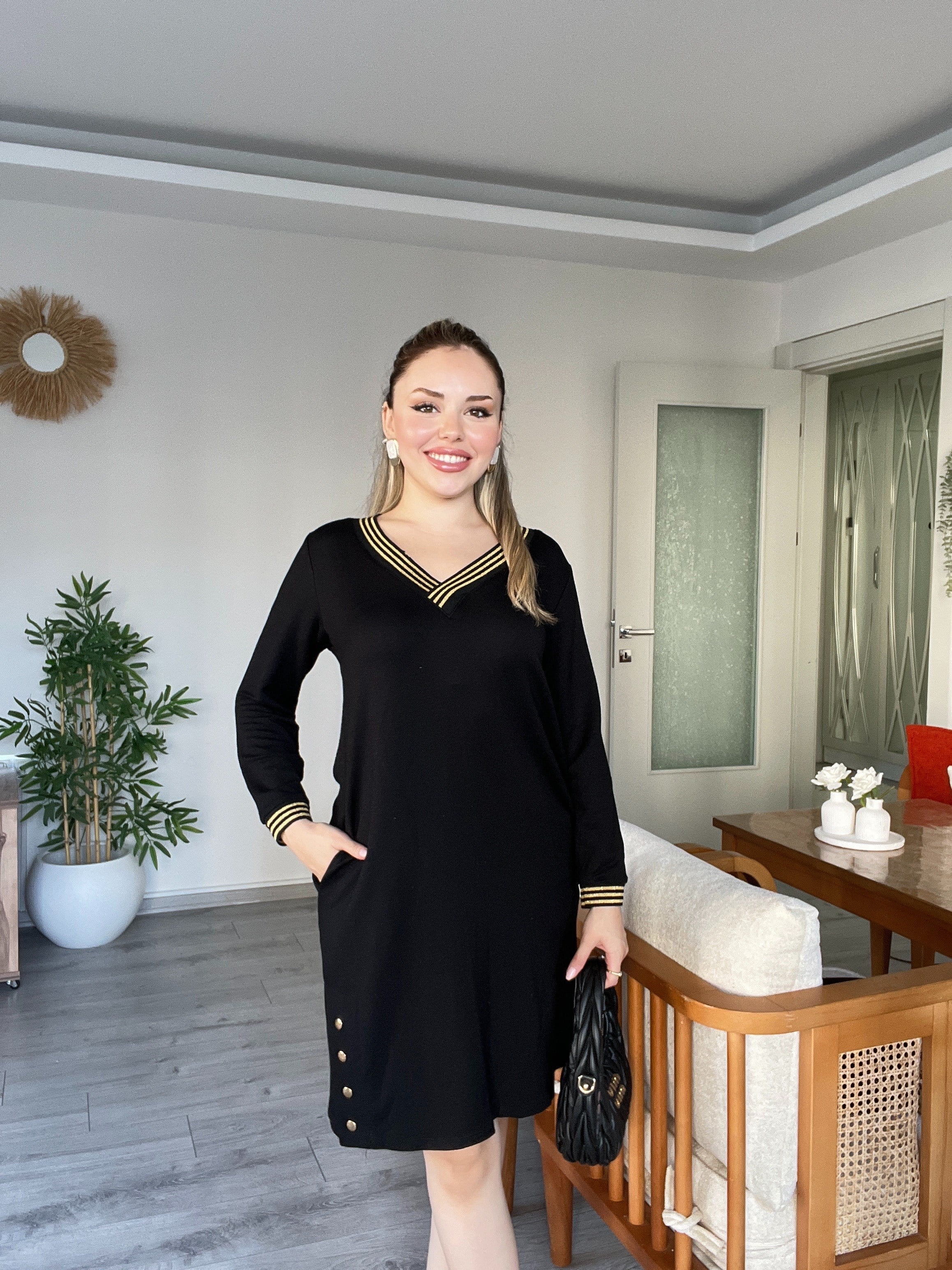 Siyah Üzerine Gold Şeritli Basic Elbise