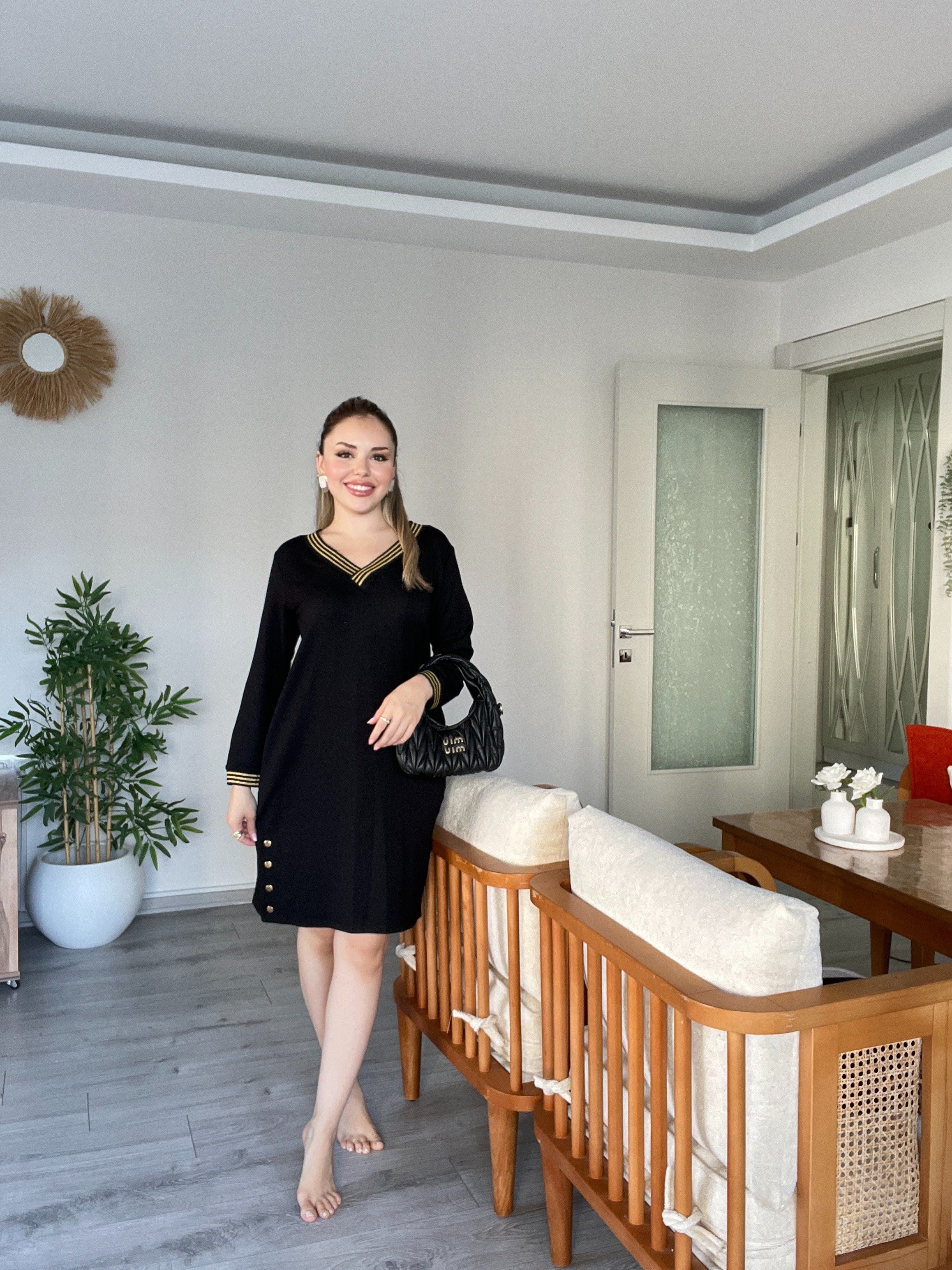 Siyah Üzerine Gold Şeritli Basic Elbise