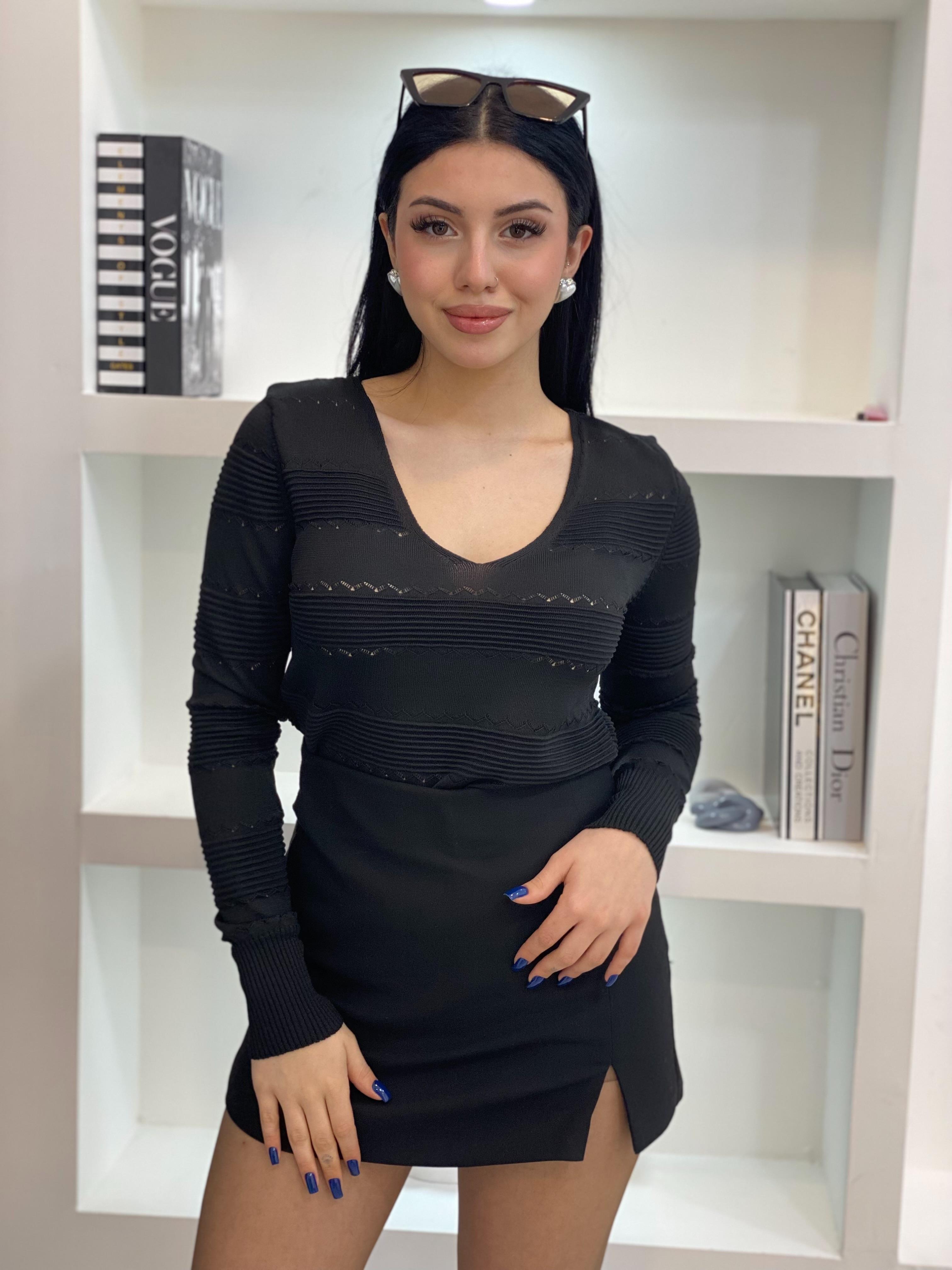 Siyah V Yaka Desenli Triko Bluz