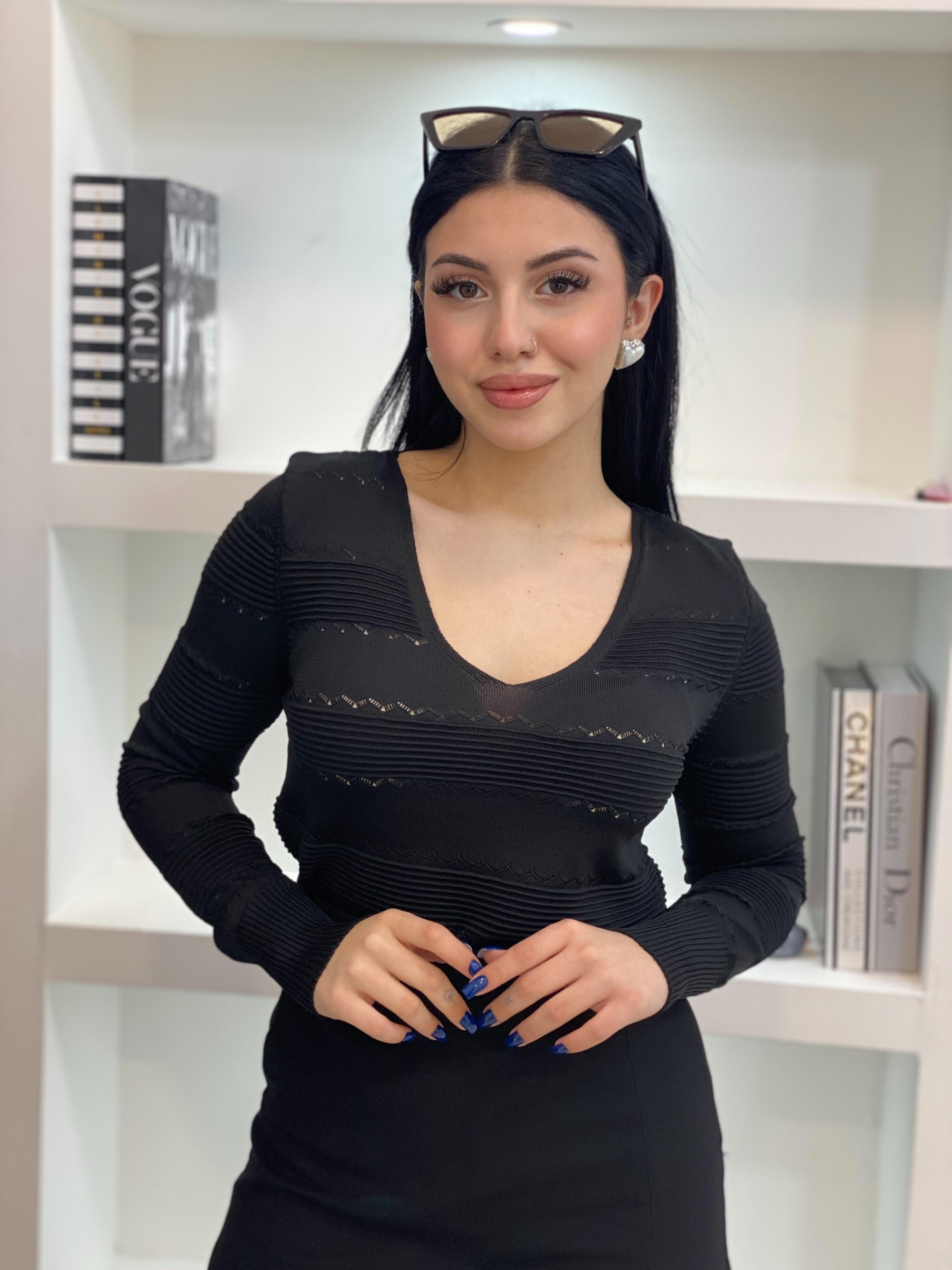 Siyah V Yaka Desenli Triko Bluz