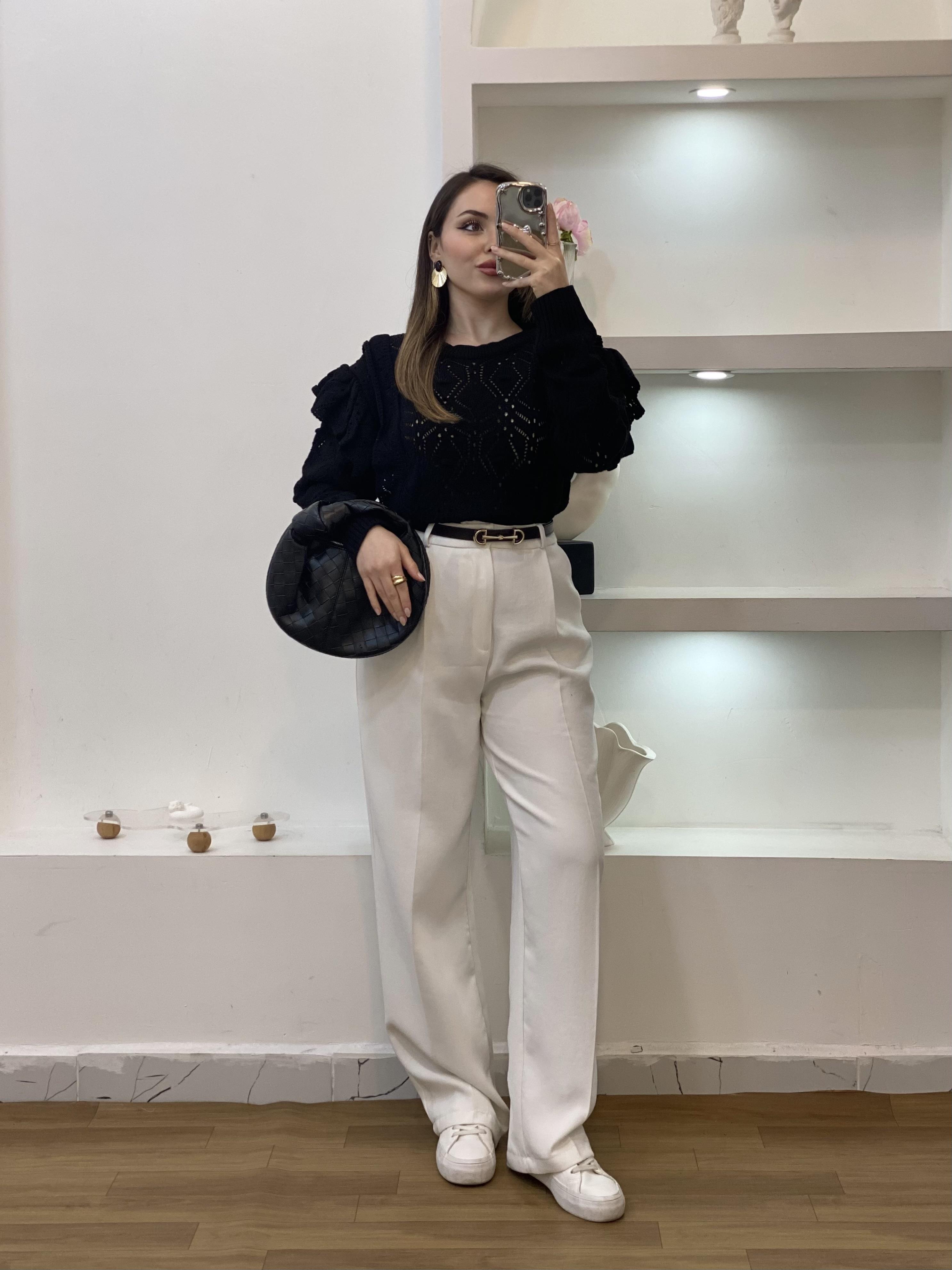 Siyah Volanlı Model Triko Kazak