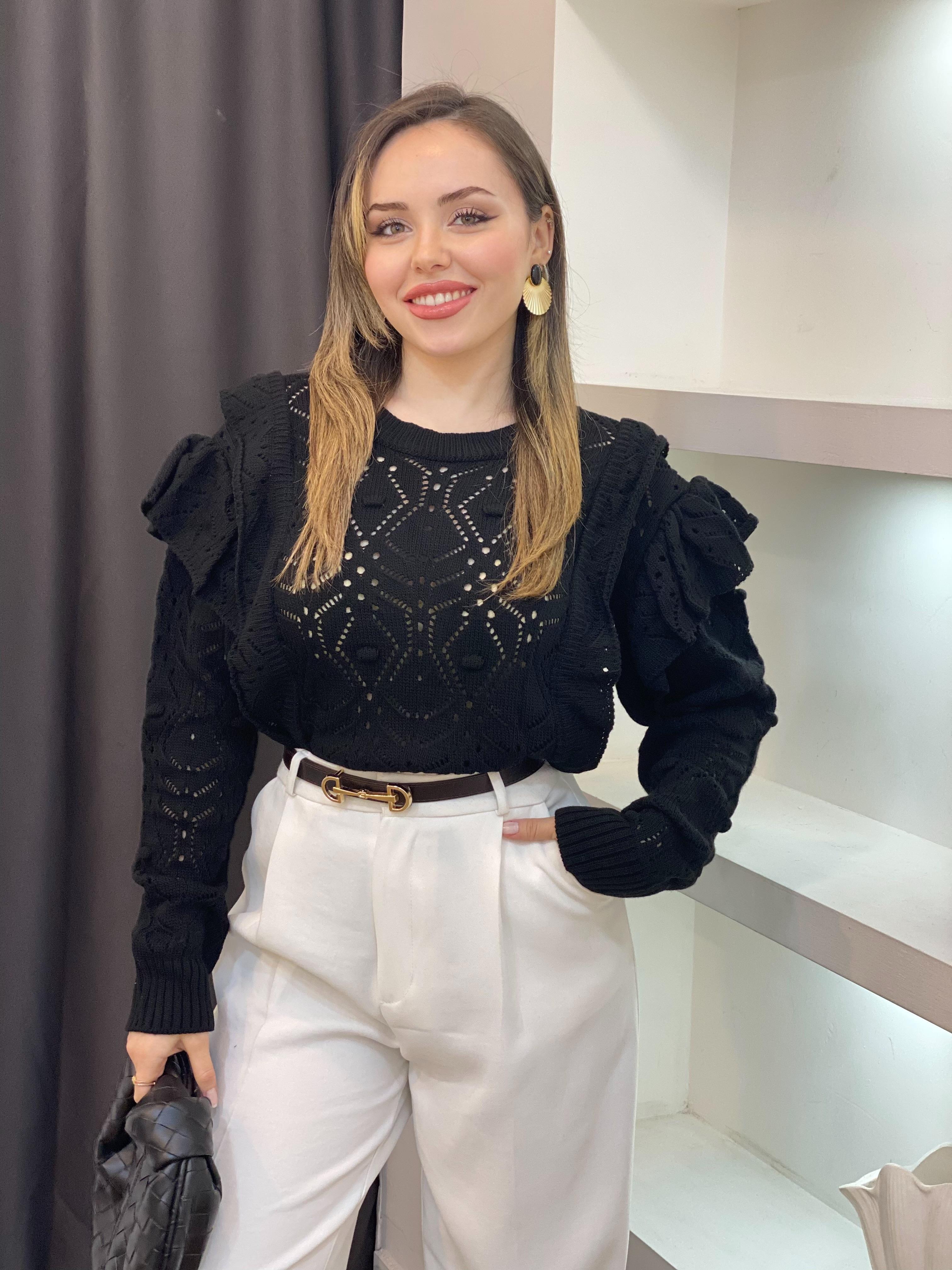 Siyah Volanlı Model Triko Kazak