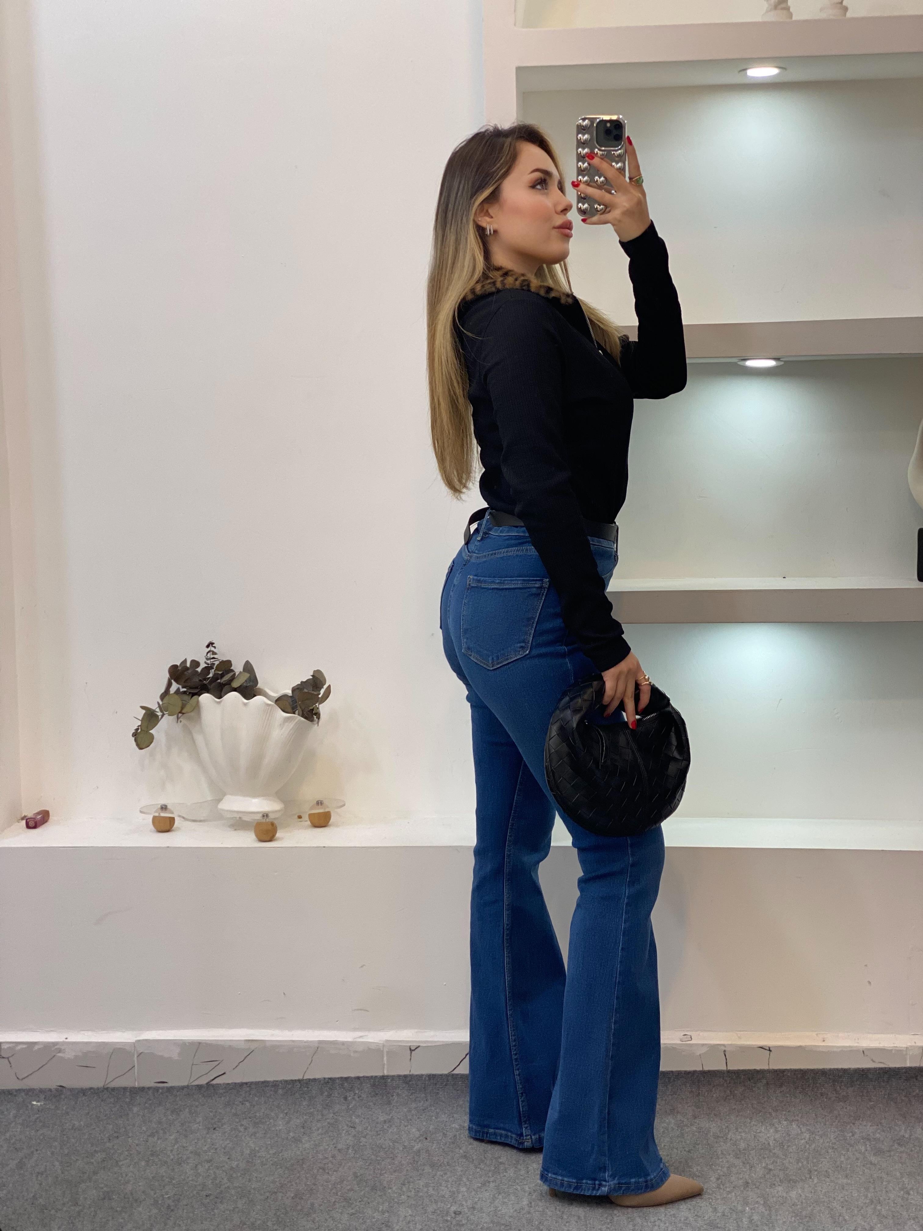 Siyah Yakası Kürklü Fermuarlı Bluz