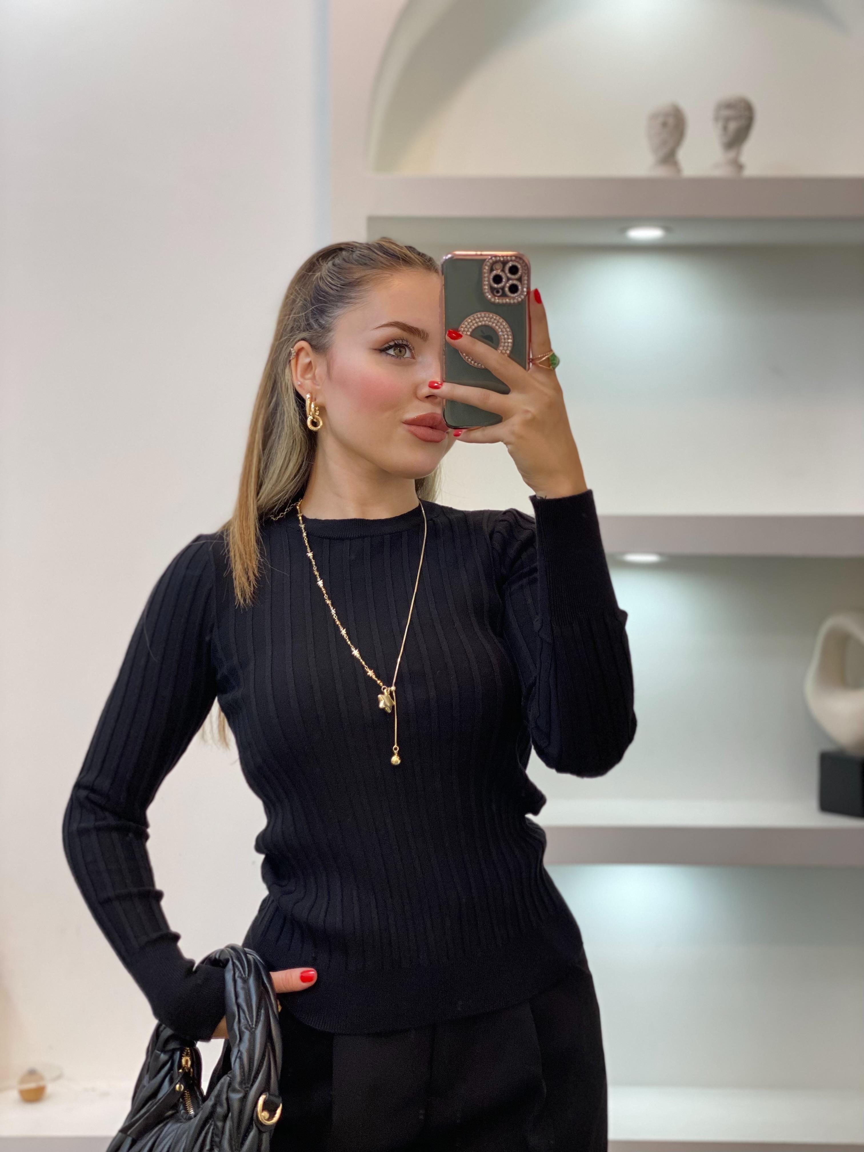 Siyah Yumoş Dokulu Triko Bluz 