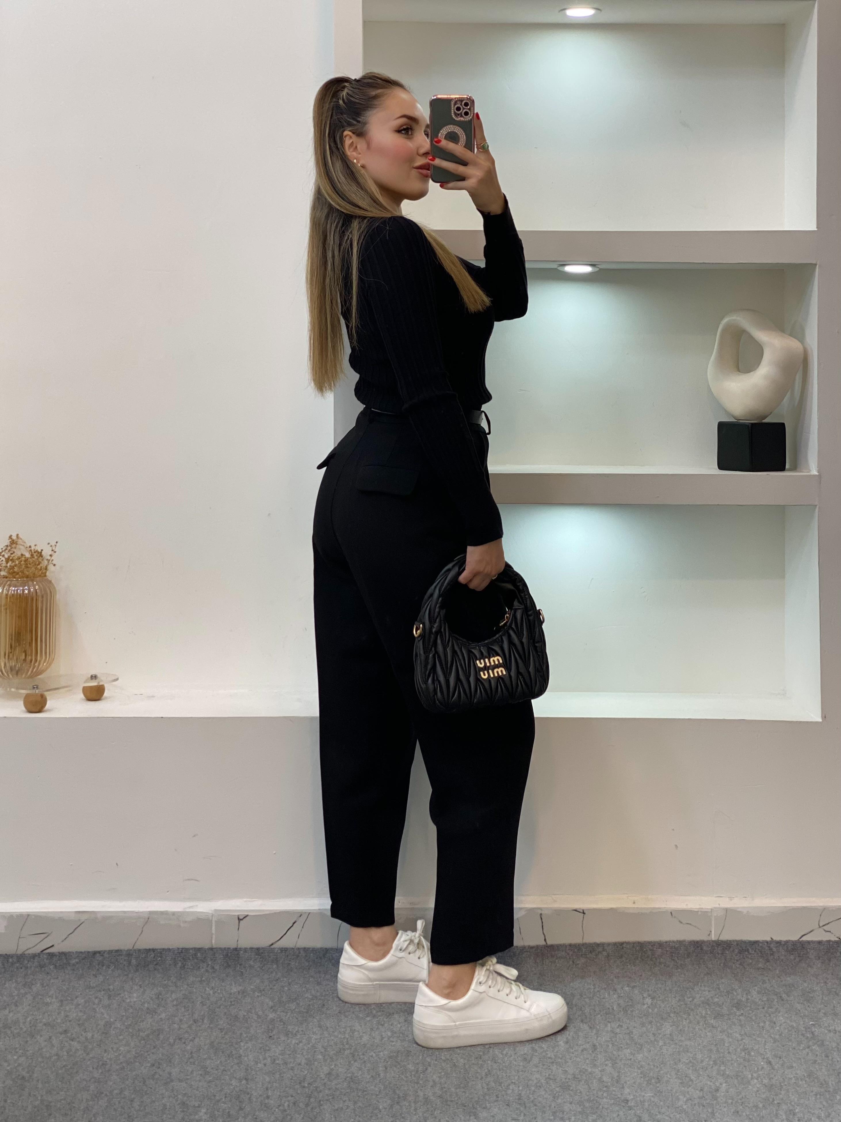 Siyah Yumoş Dokulu Triko Bluz 