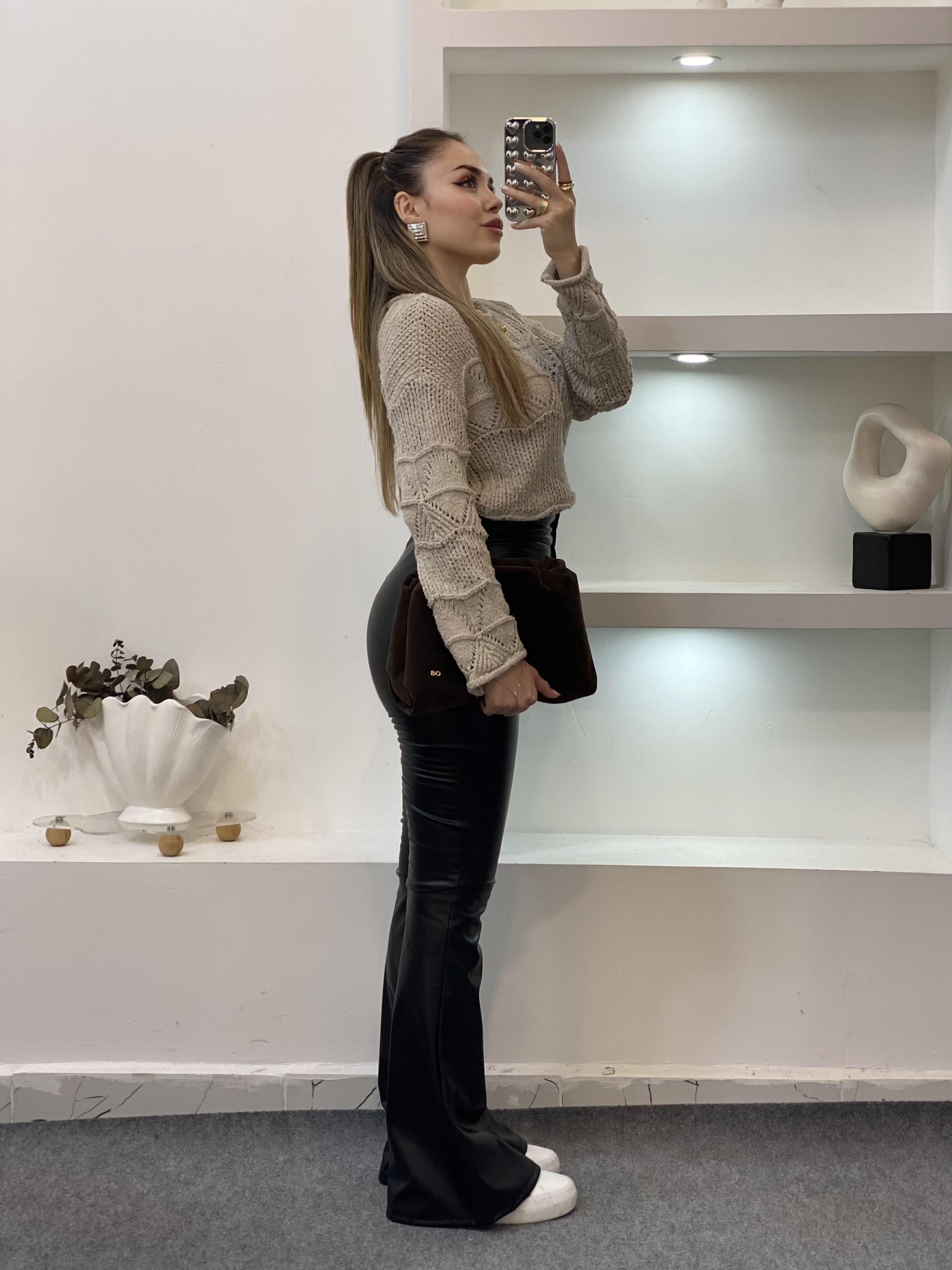 Taş Renk Kayık Yaka Triko Kazak
