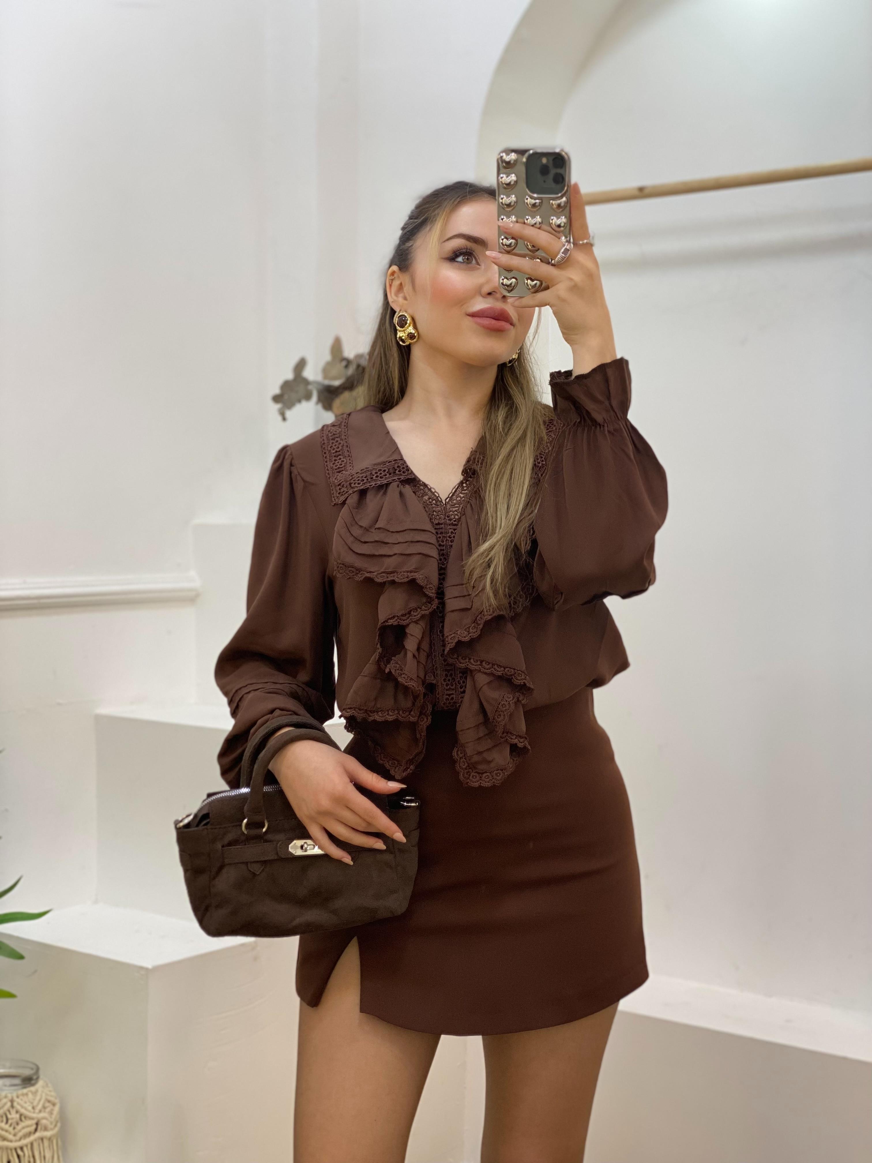 Tasarım Acı Kahve V Yaka Önü Volanlı  Bluz 