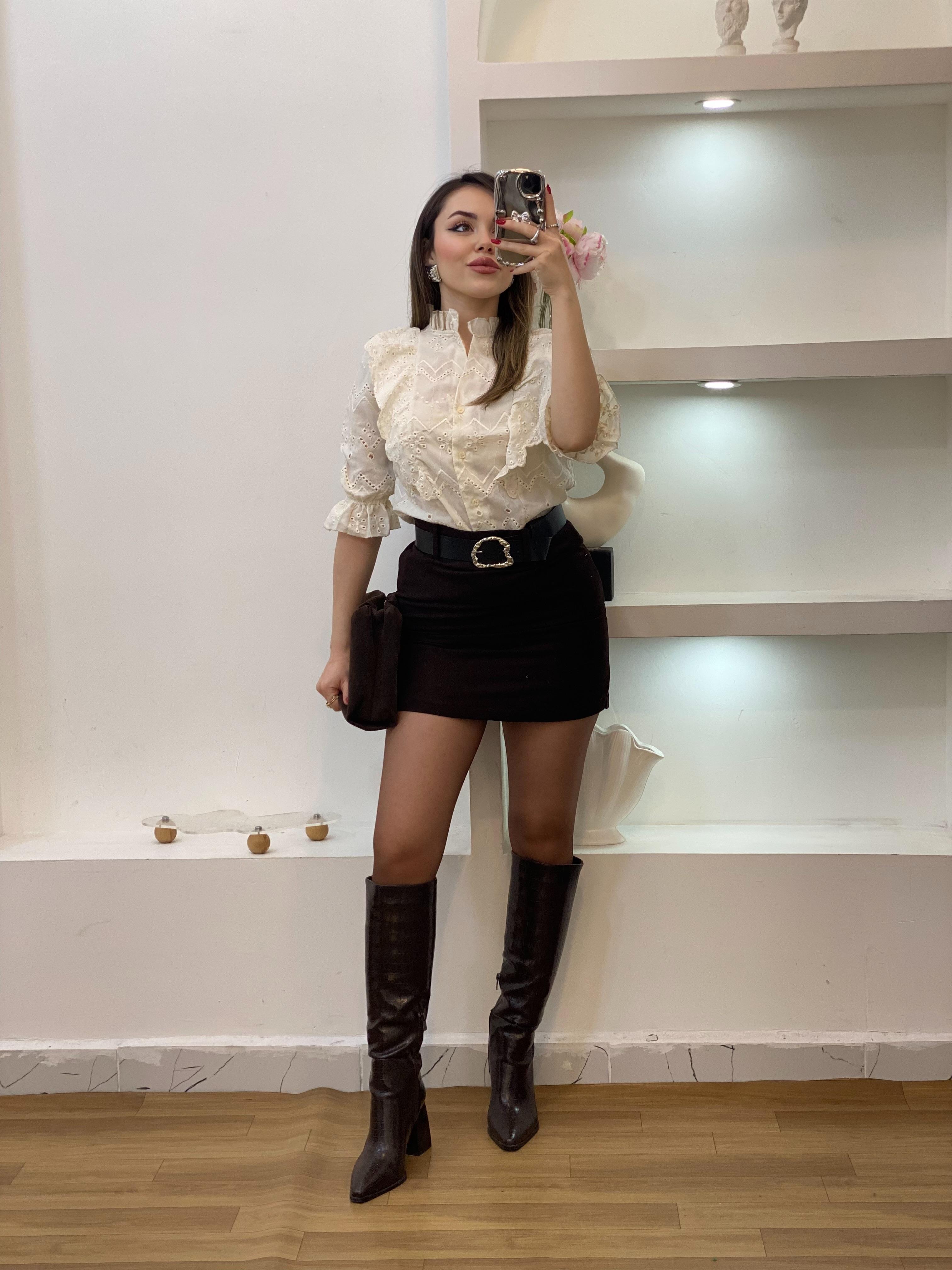 Tasarım Bej Fistolu Volanlı Gömlek 