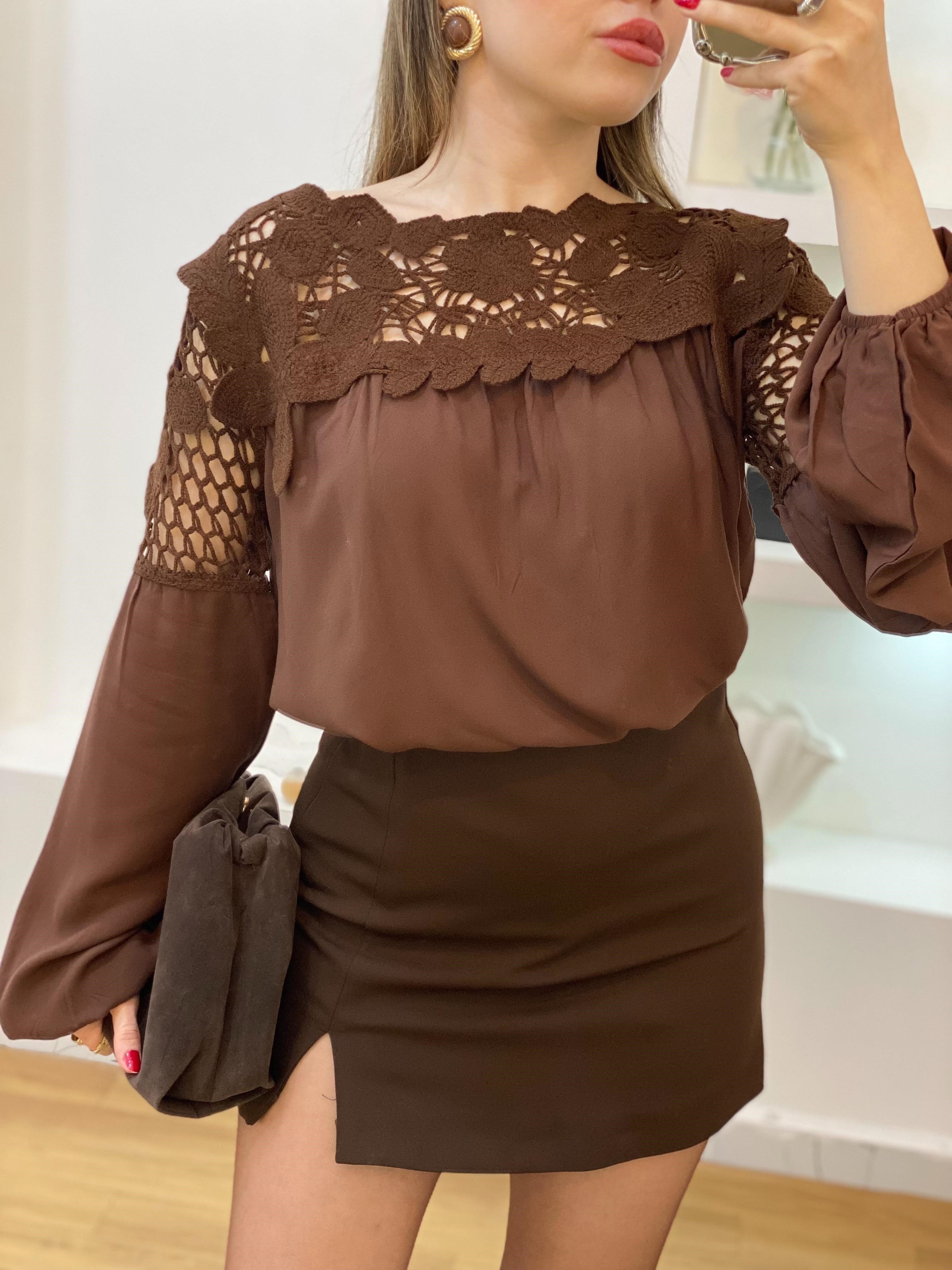 Tasarım Kahve Motifli Dantel Detaylı Bluz