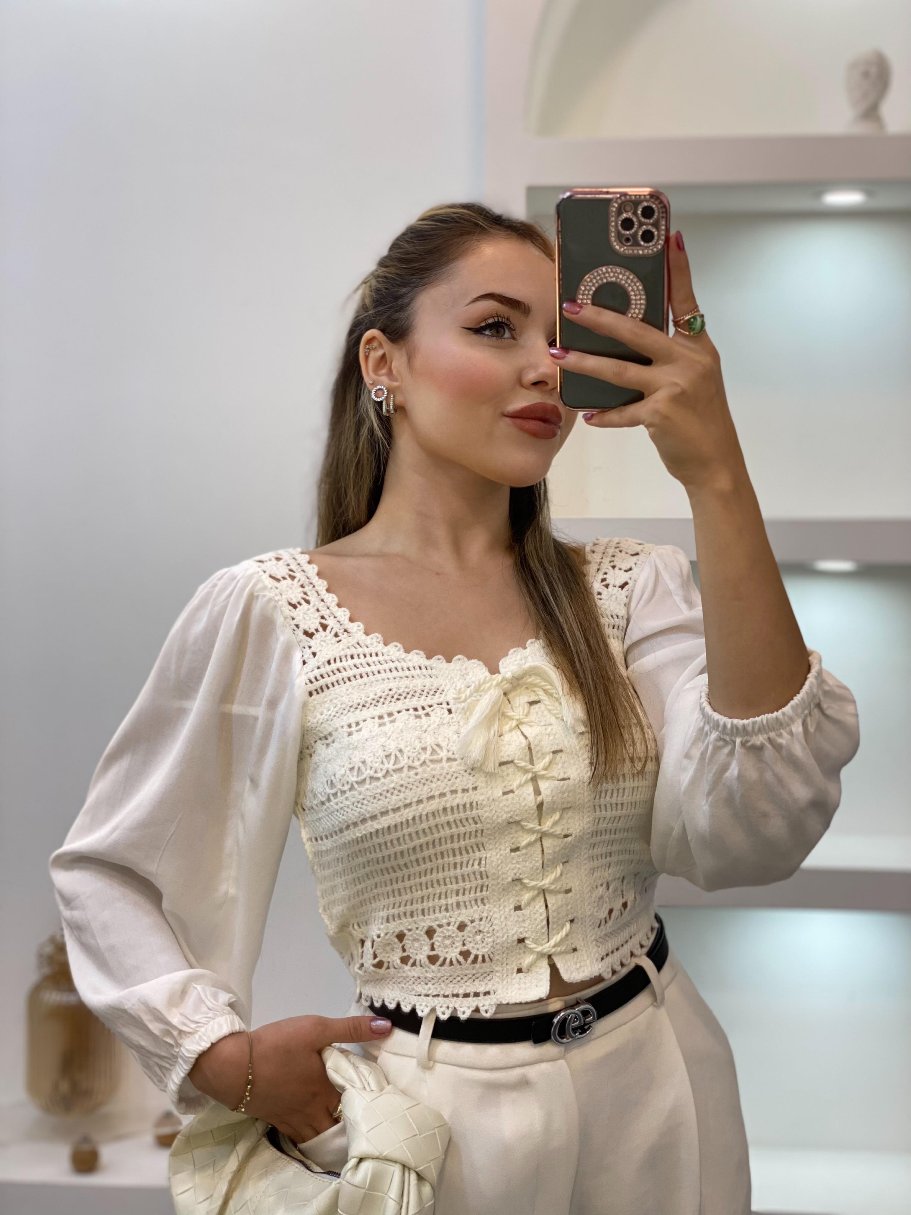 Tasarım Kırık Beyaz Önü Bağlamalı Model Dantel Bluz 