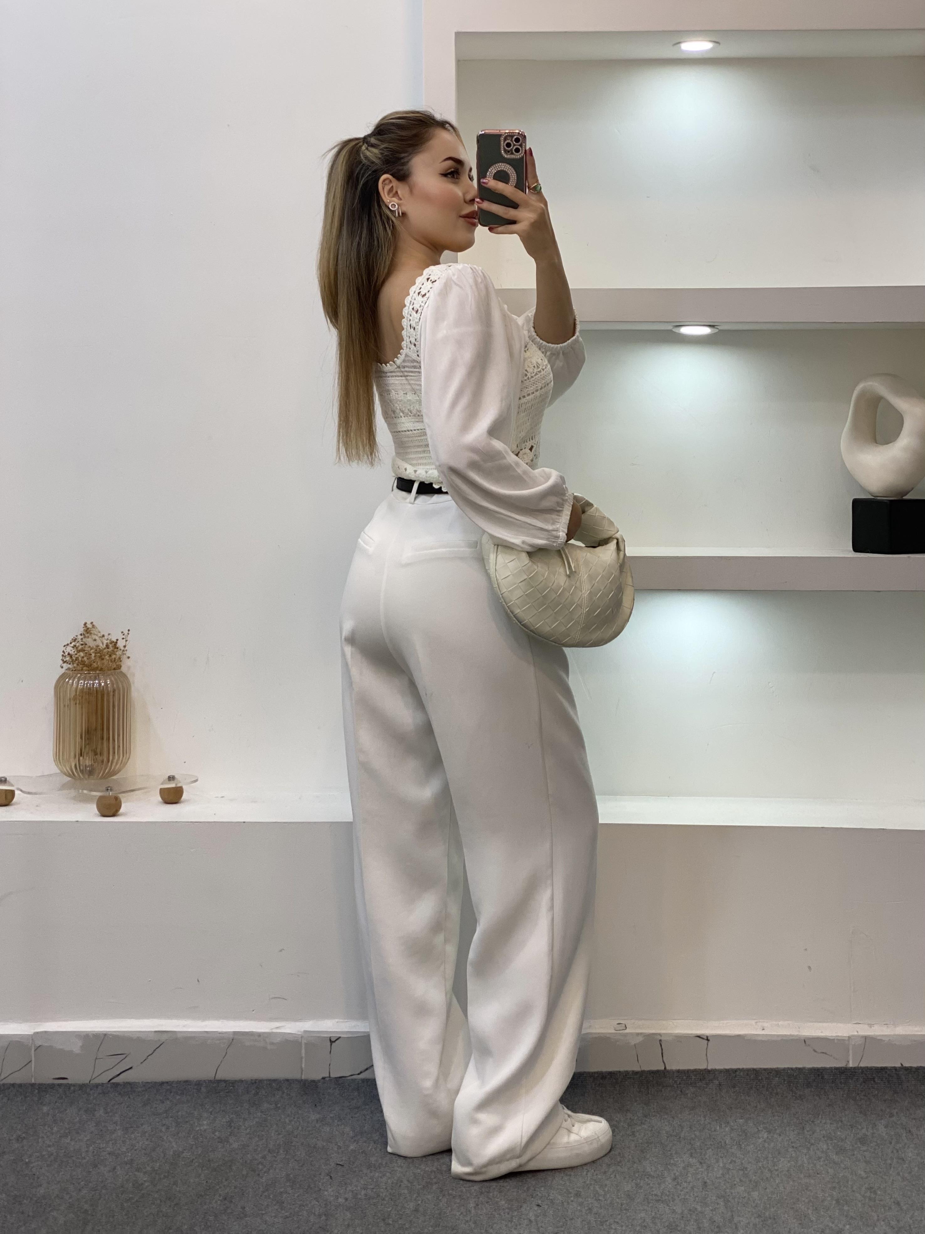 Tasarım Kırık Beyaz Önü Bağlamalı Model Dantel Bluz 