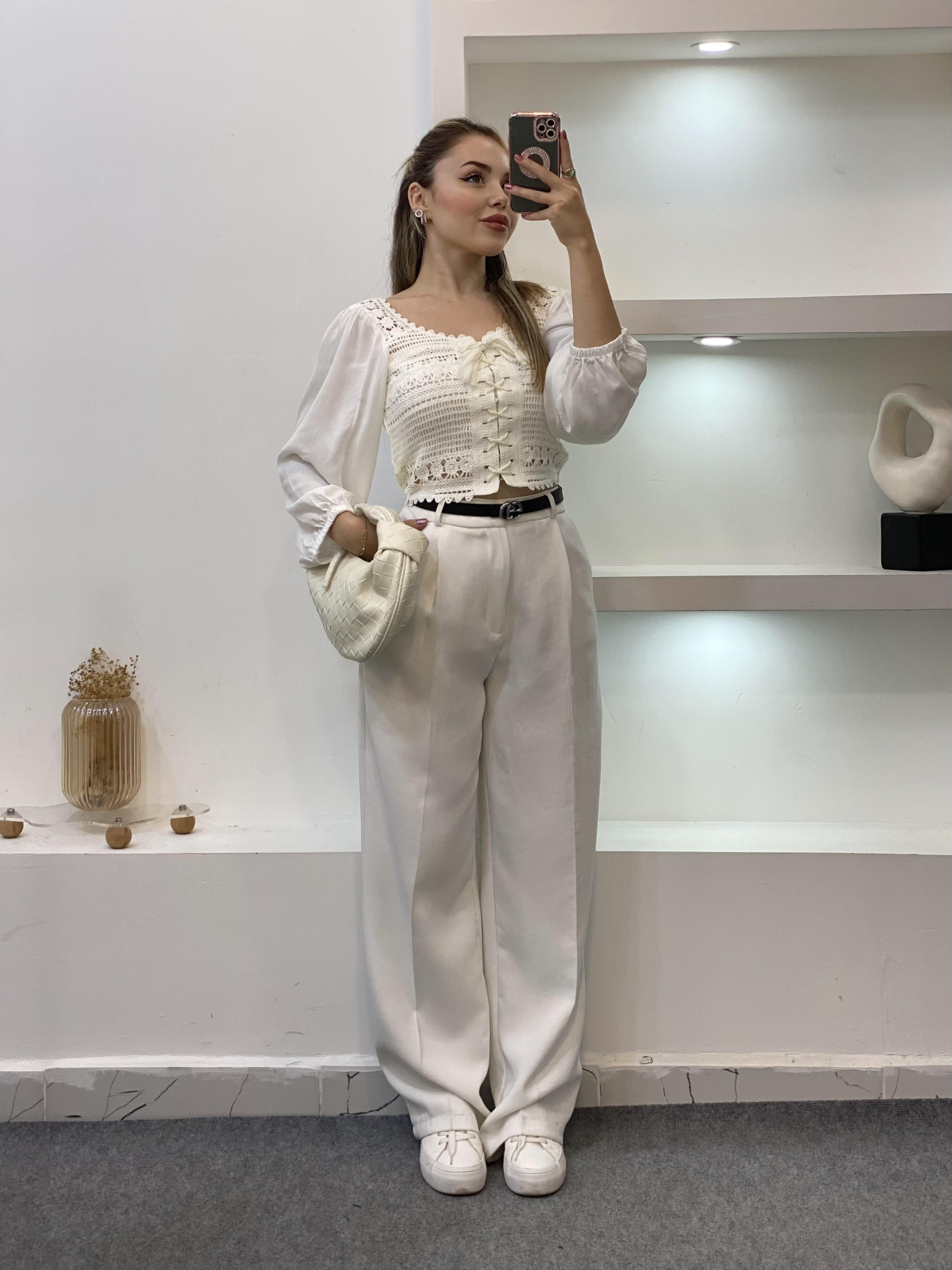 Tasarım Kırık Beyaz Önü Bağlamalı Model Dantel Bluz 