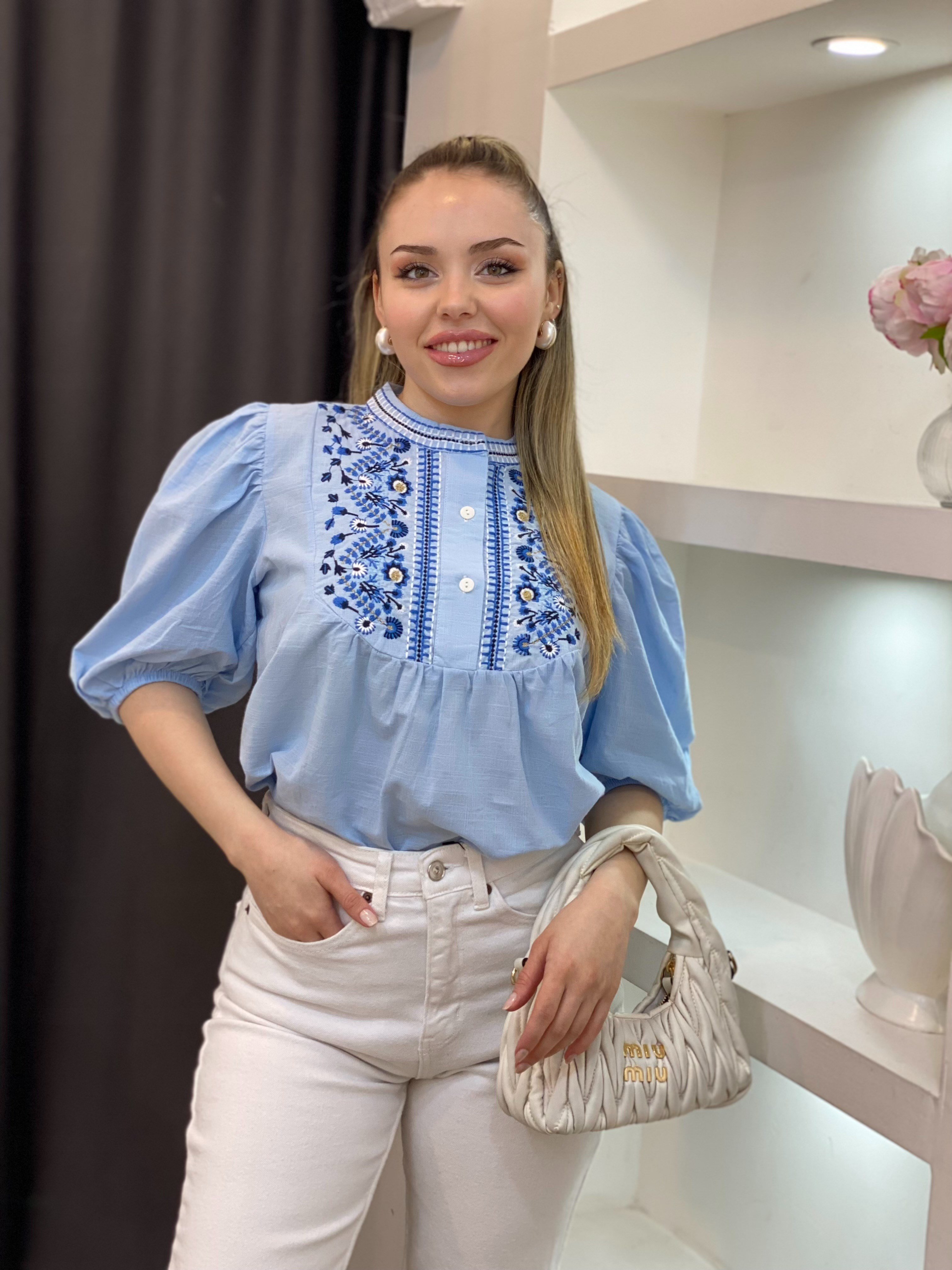 Tasarım Mavi Nakışlı Önü Düğmeli Model Bluz 