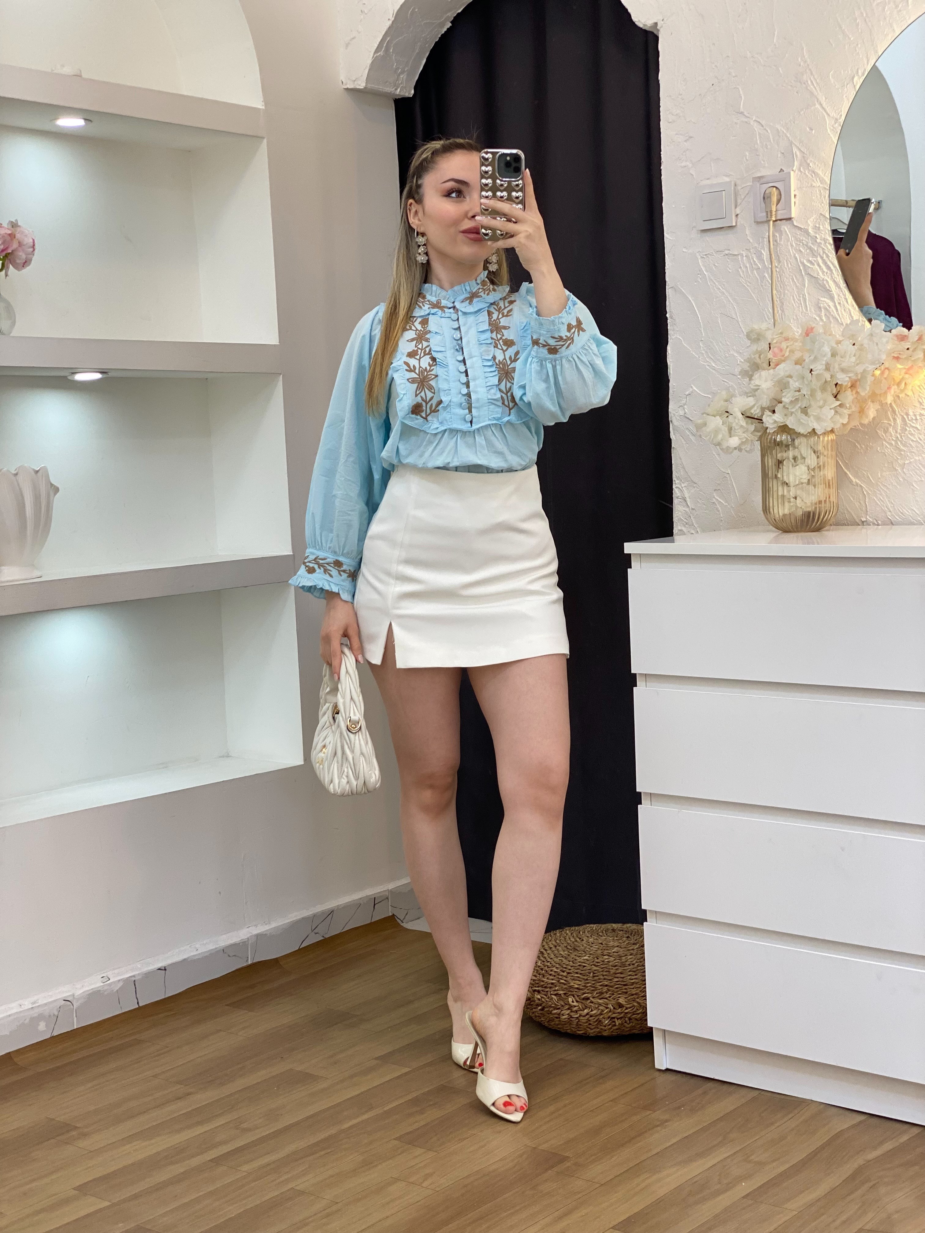 Tasarım Mavi Önü Düğmeli Nakışlı Bluz 