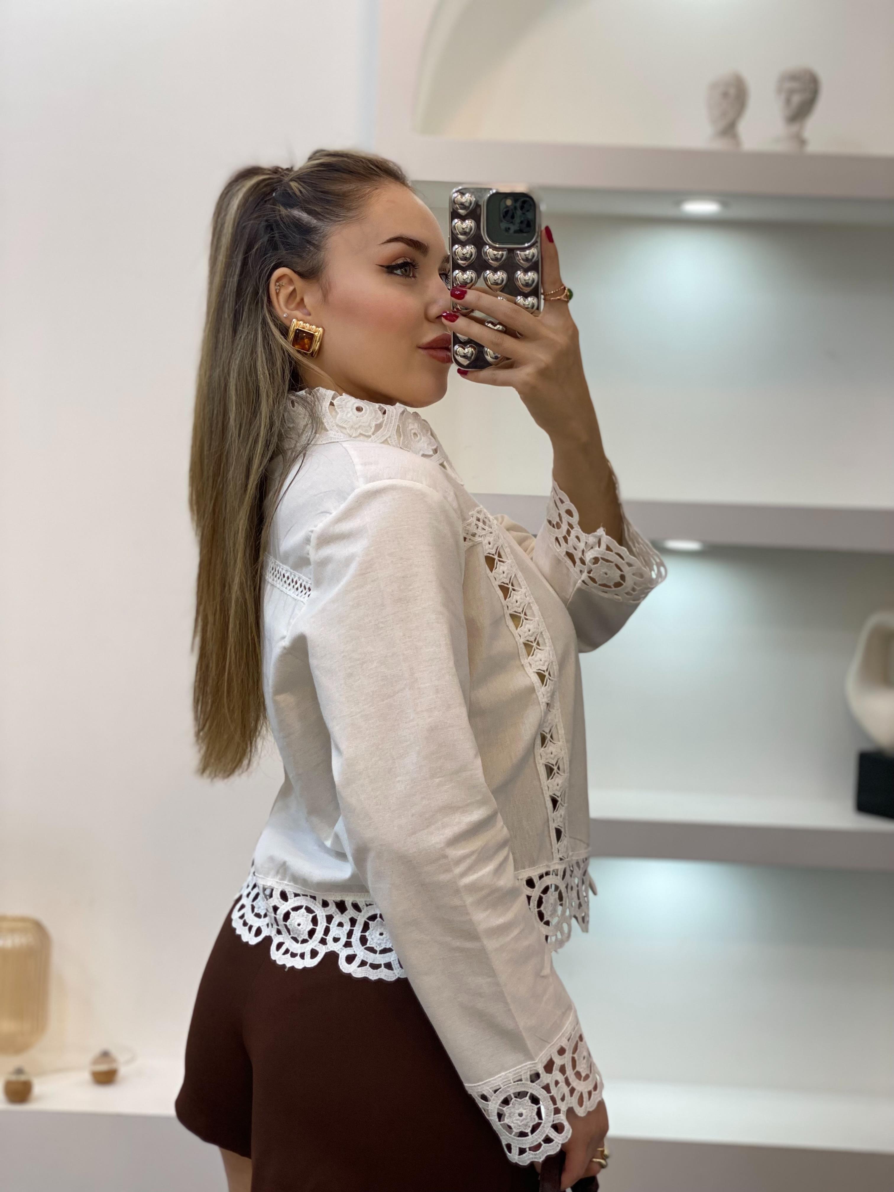Tasarım Motif Detaylı Beyaz Gömlek Ceket