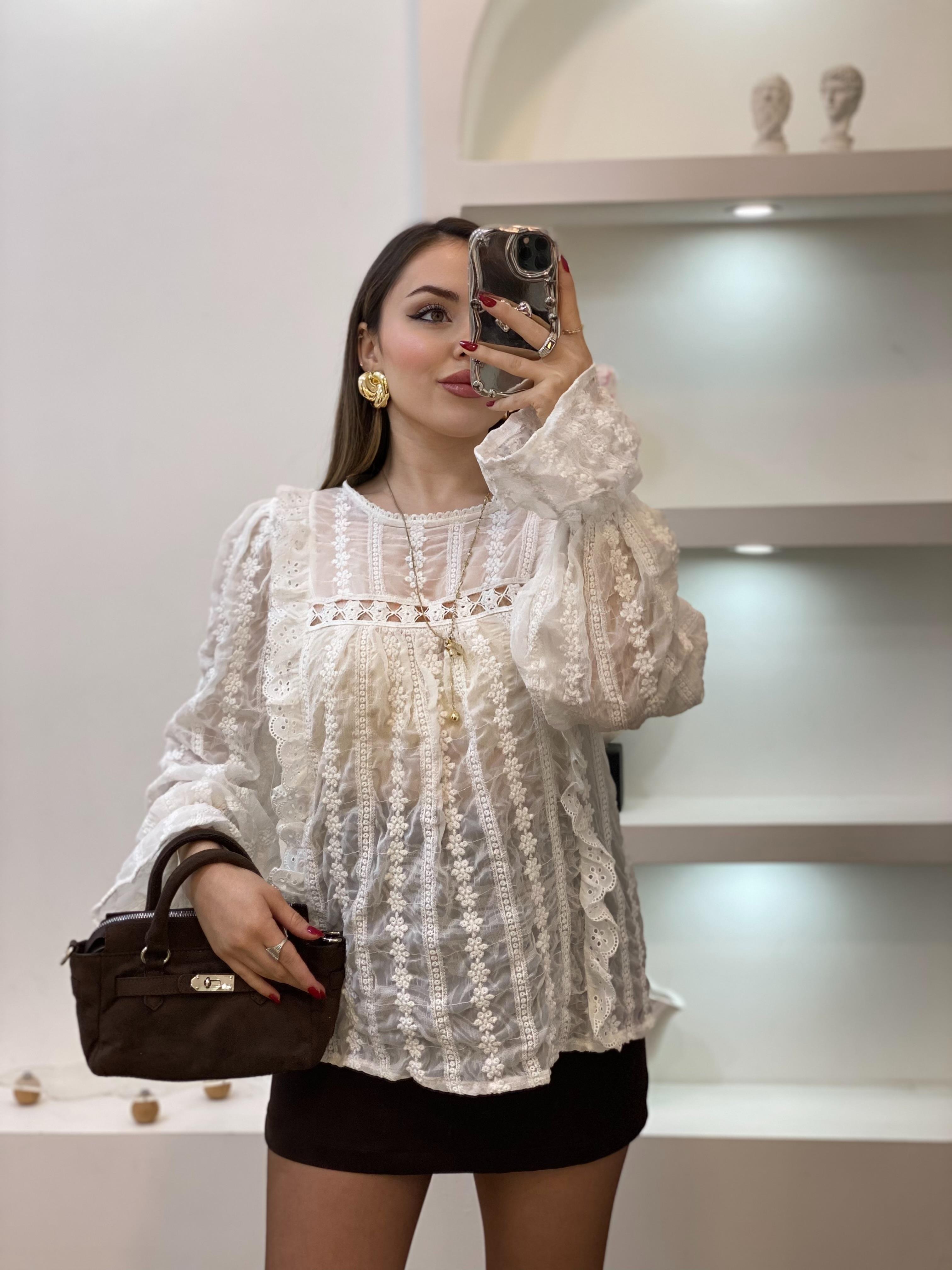 Tasarım Özel Seri Fisto Detaylı Nakışlı Bluz