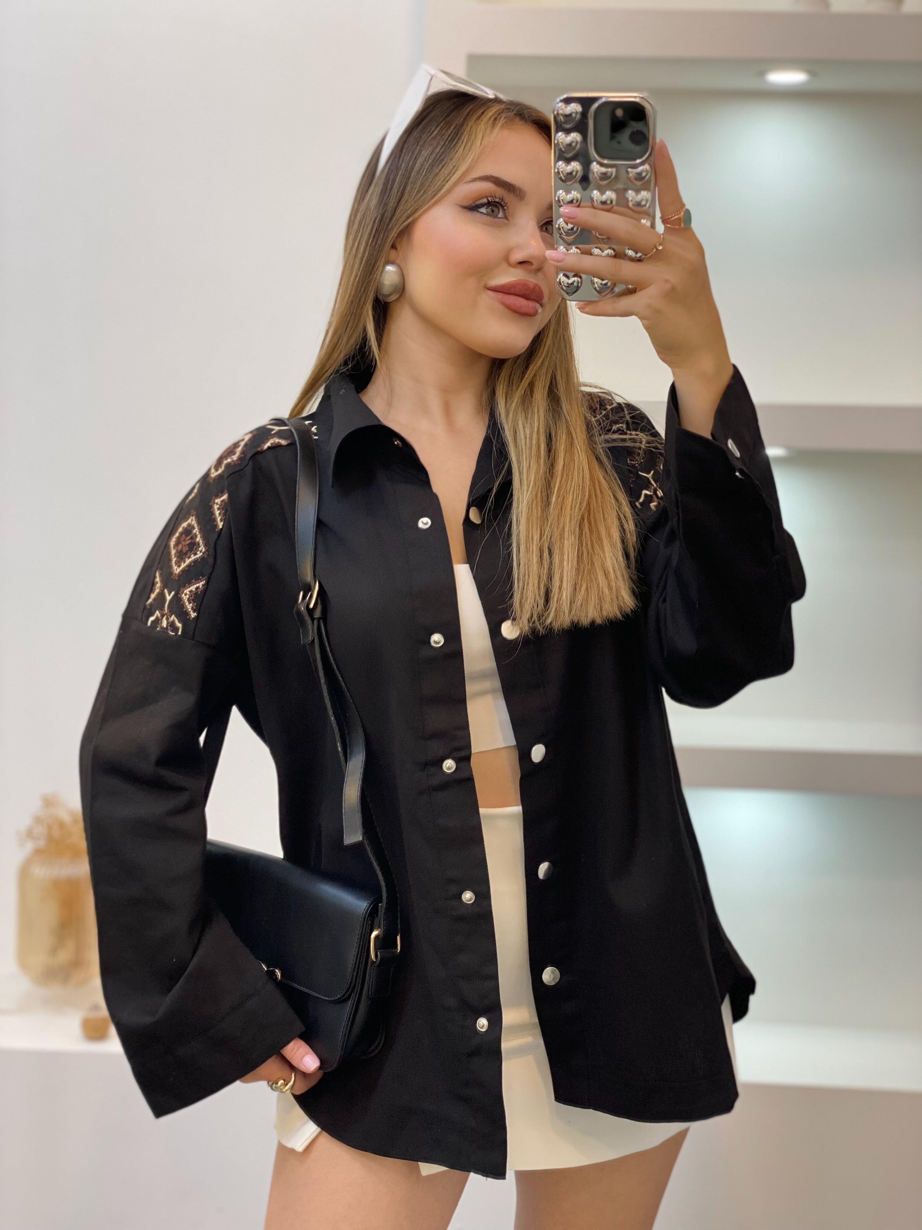 Tasarım Siyah Nakışlı Ceket 