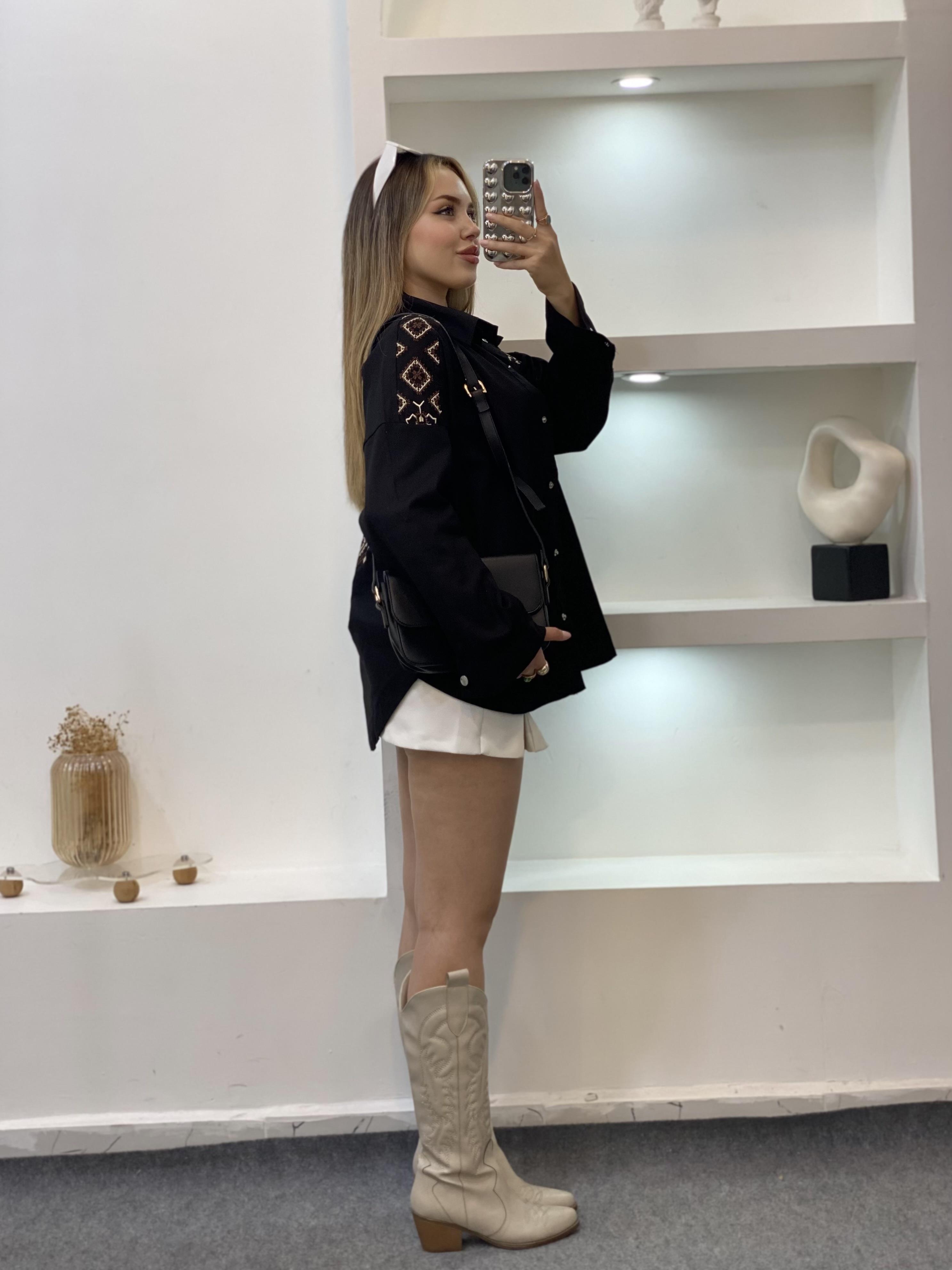 Tasarım Siyah Nakışlı Ceket 