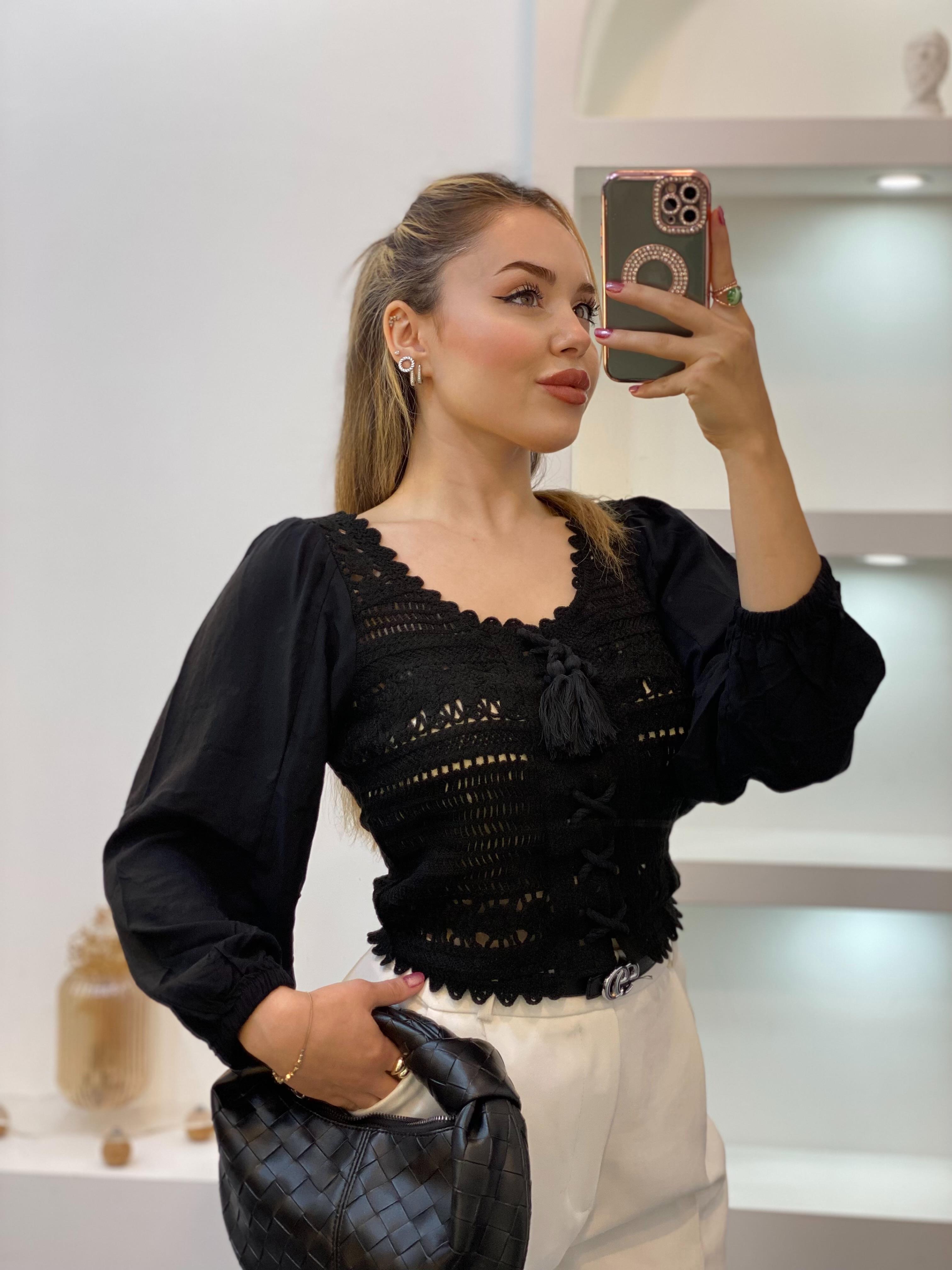 Tasarım Siyah Önü Bağlamalı Model Dantel Bluz 
