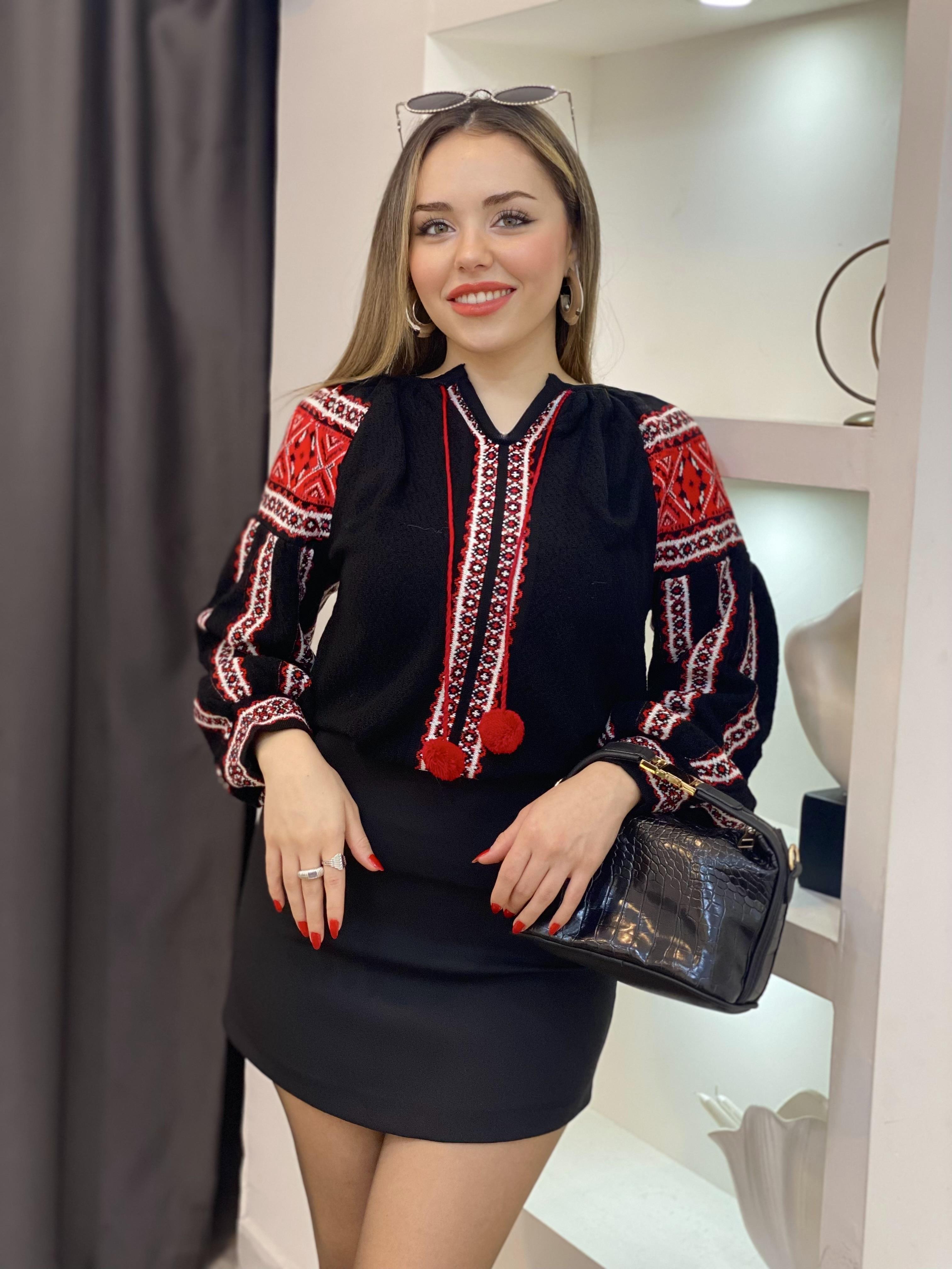Tasarım Siyah Örgü Modelli Ponpon Detay Triko Kazak