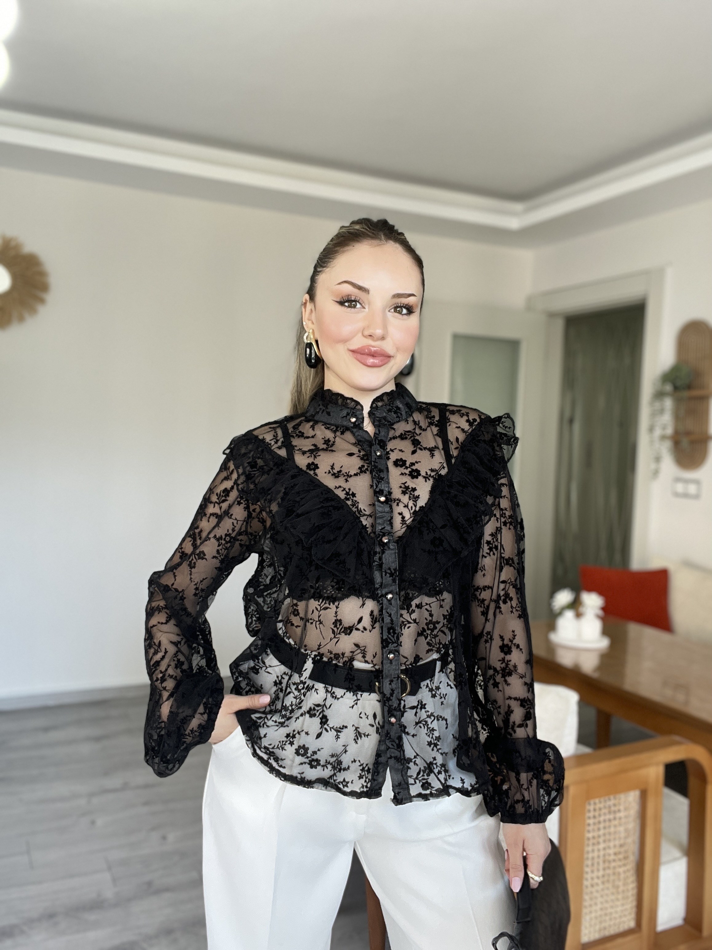 Tasarım Siyah Volanlı Organze Gömlek 