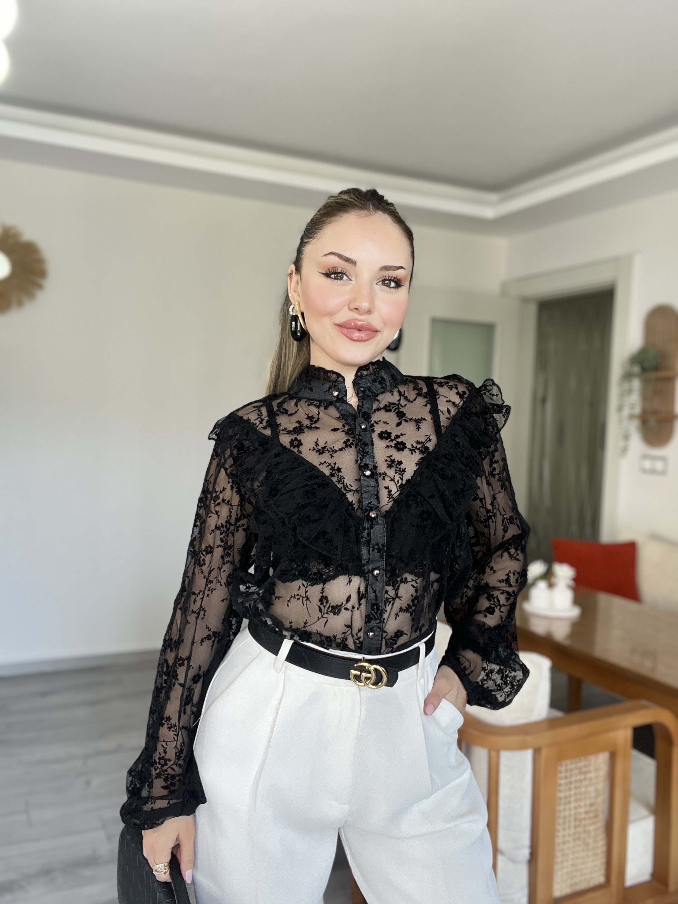 Tasarım Siyah Volanlı Organze Gömlek 