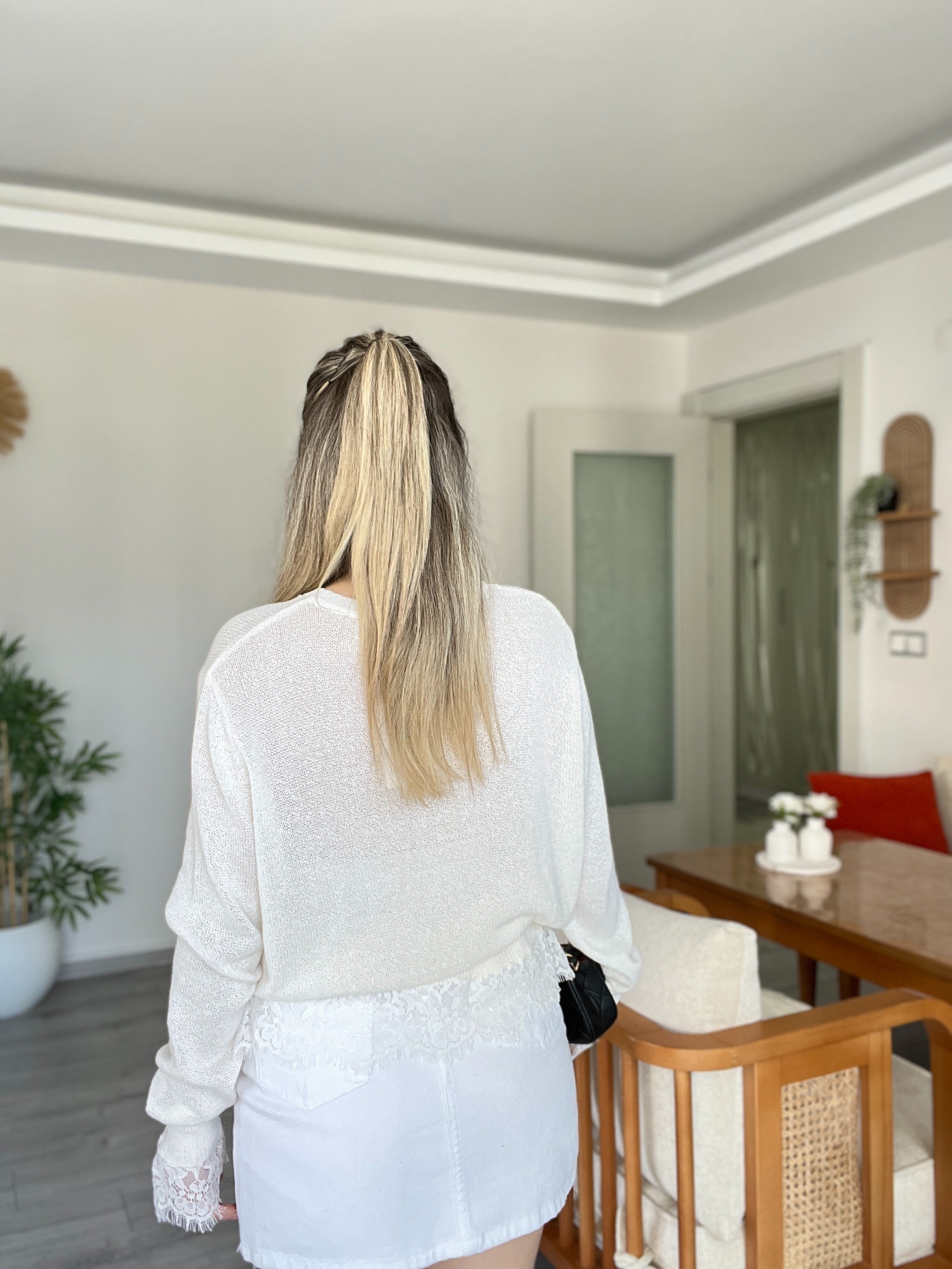 Viral Model Ekru Dantel Detaylı Triko Hırka
