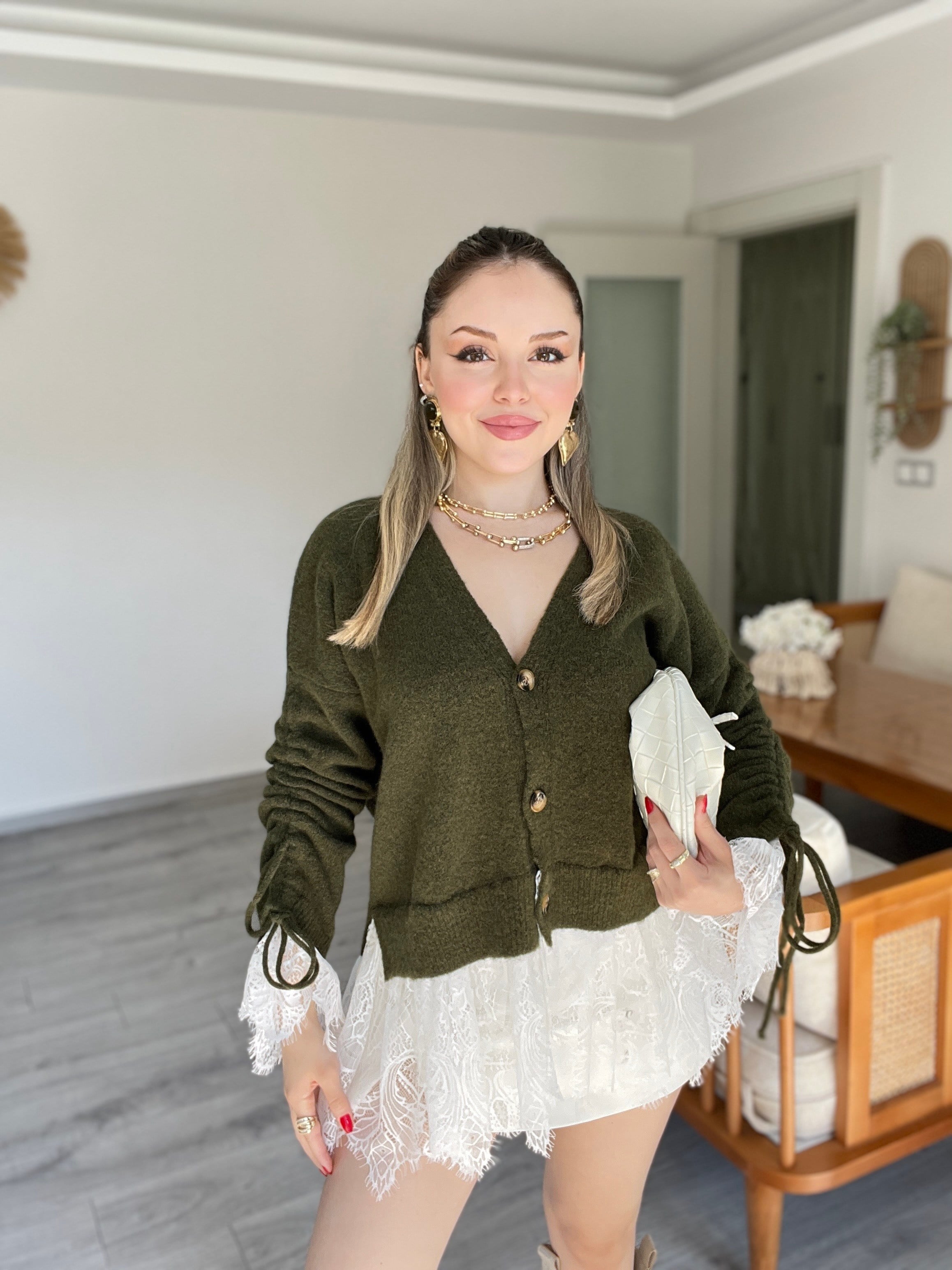 Yeşil Dantel Detay Kolları Büzgülü Model Hırka