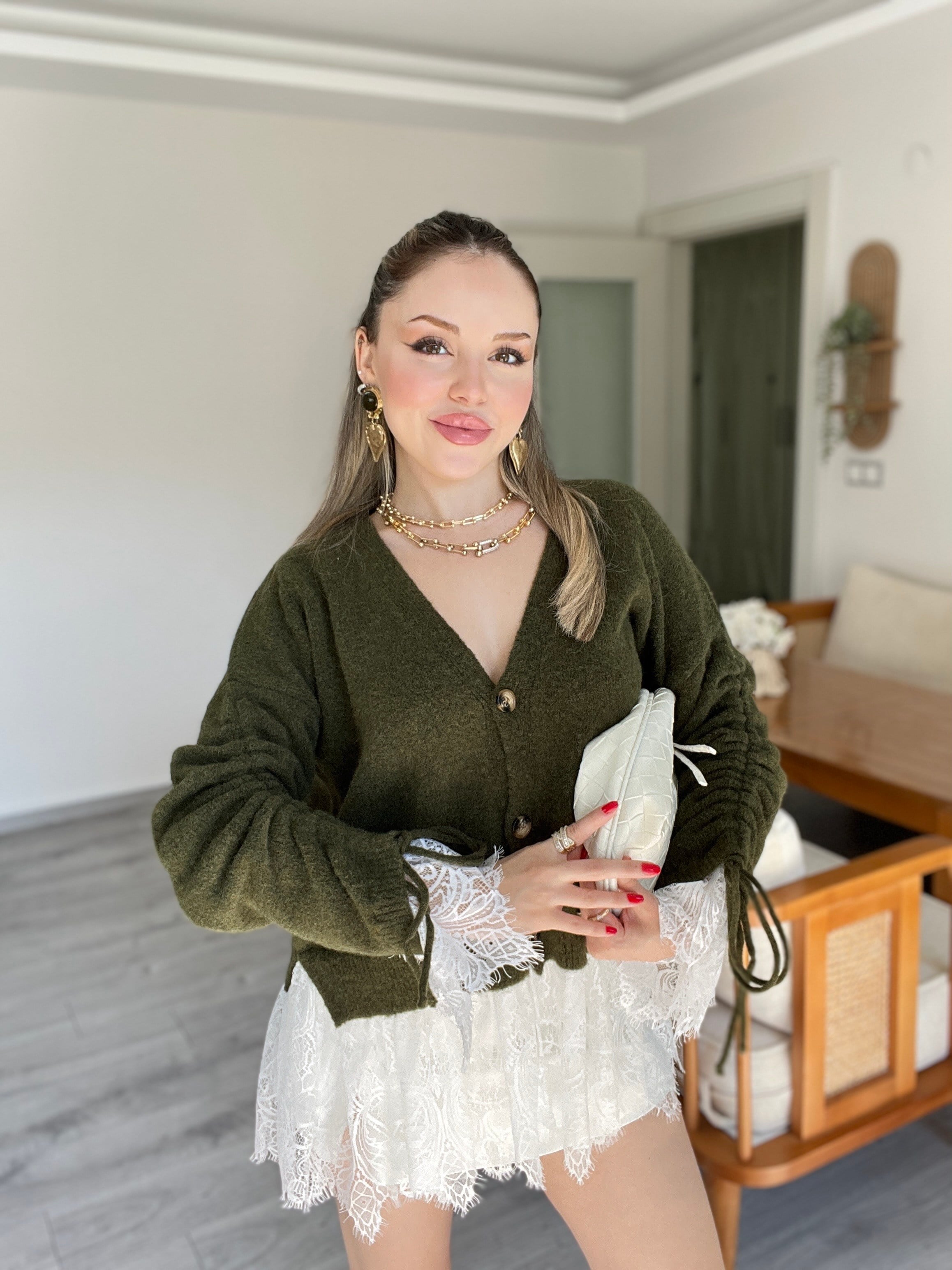 Yeşil Dantel Detay Kolları Büzgülü Model Hırka