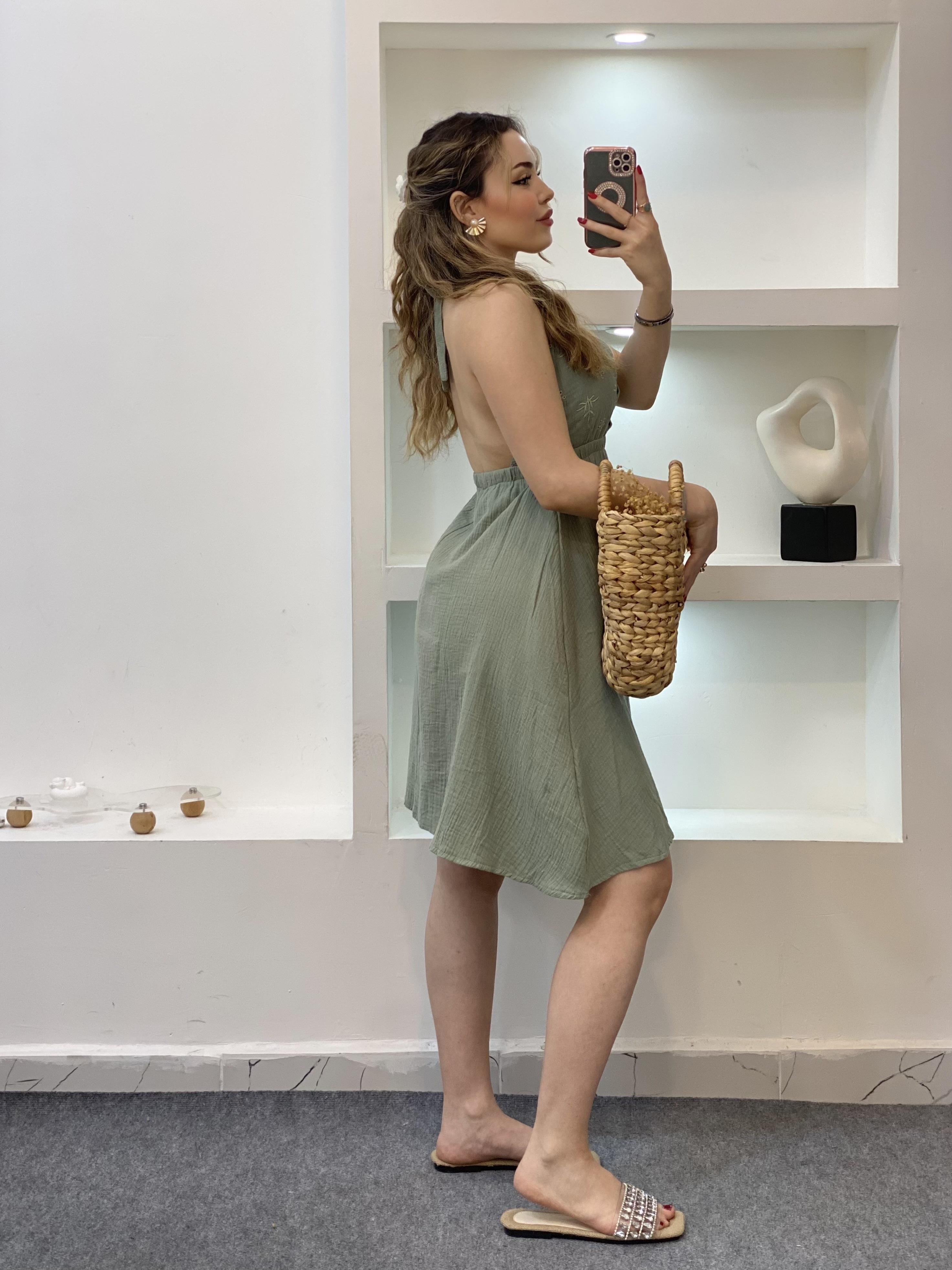 Yeşil Sırt Dekolteli Önü Nakışlı Model Müslin Elbise