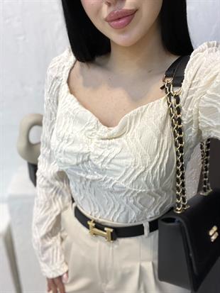  Bej Renk Kabartmalı Desenli Model Bluz