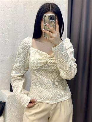  Bej Renk Kabartmalı Desenli Model Bluz